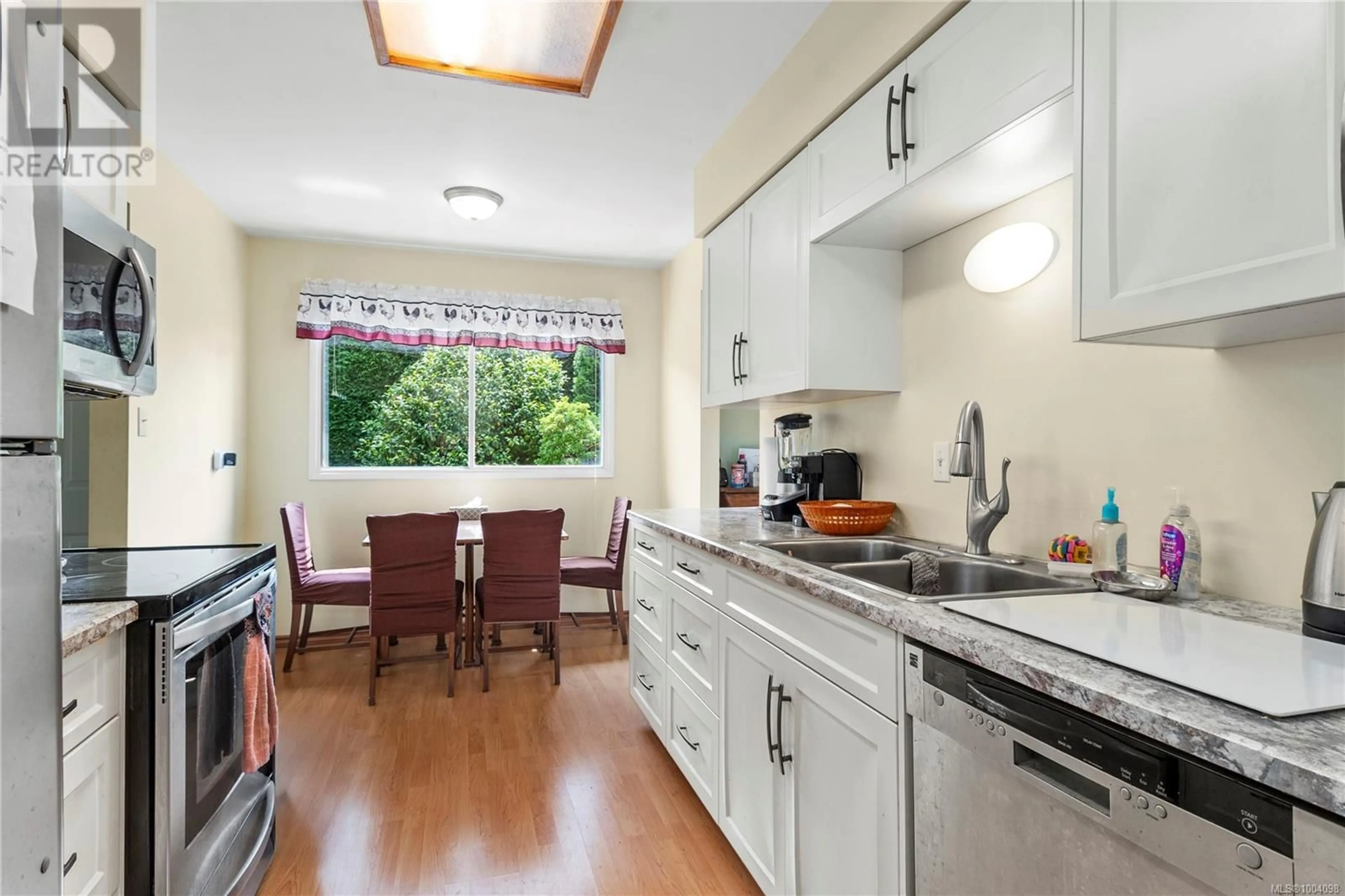 Standard kitchen, ceramic/tile floor for 880 PINECREST ROAD, Campbell River British Columbia V9W3P3