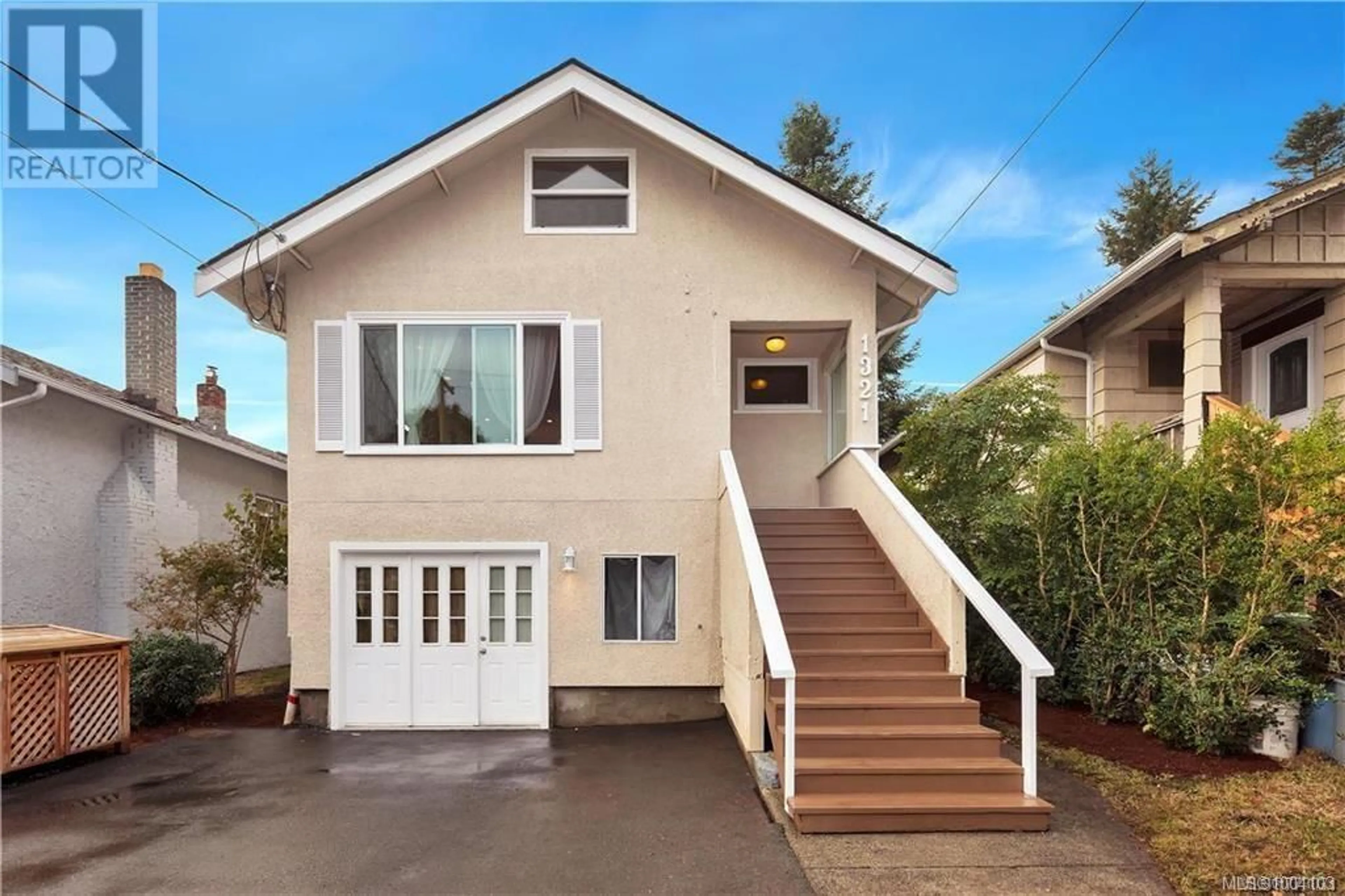 Home with vinyl exterior material, street for 1321 FINLAYSON STREET, Victoria British Columbia V8T2V5