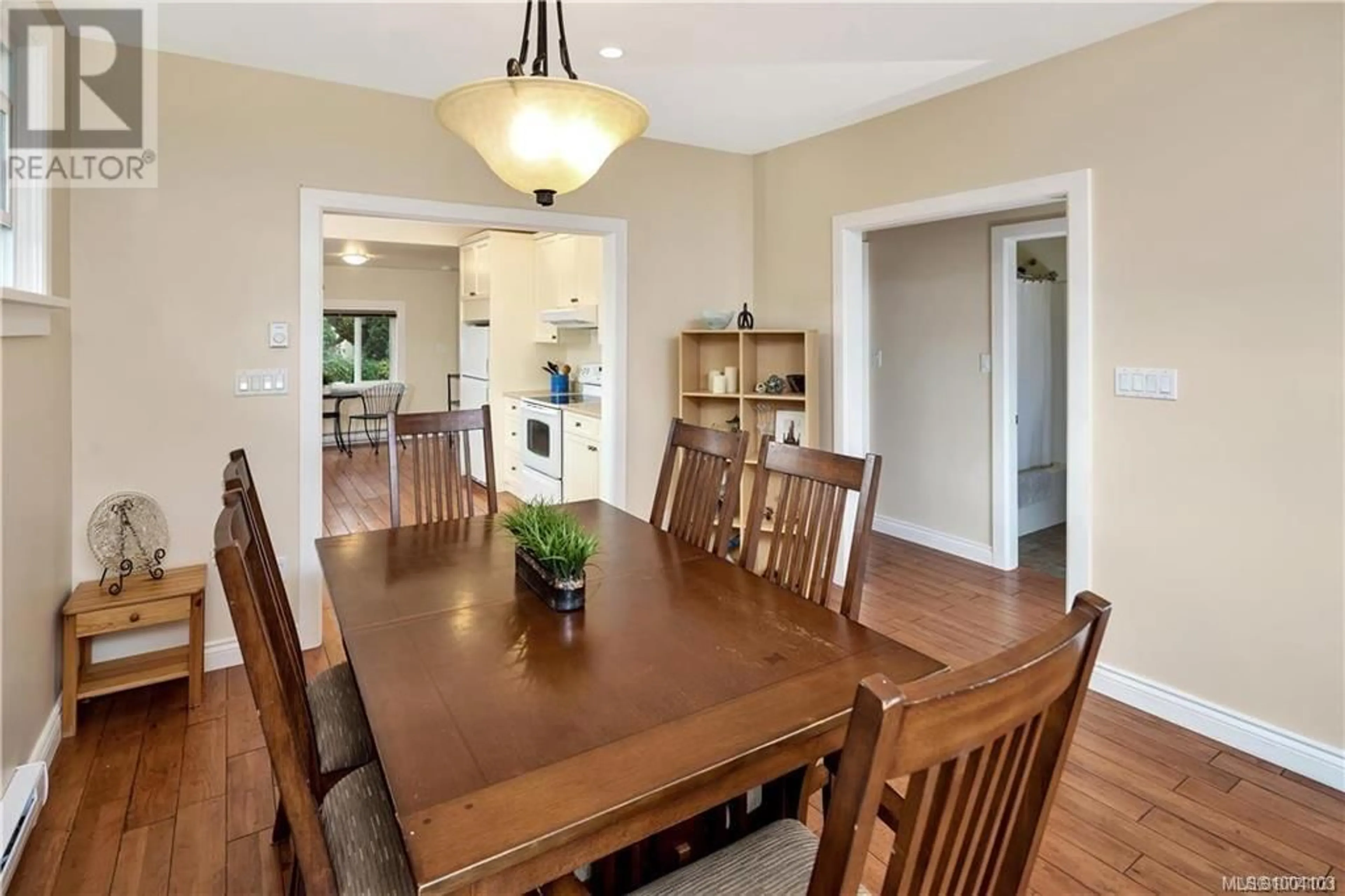 Dining room, wood/laminate floor for 1321 FINLAYSON STREET, Victoria British Columbia V8T2V5