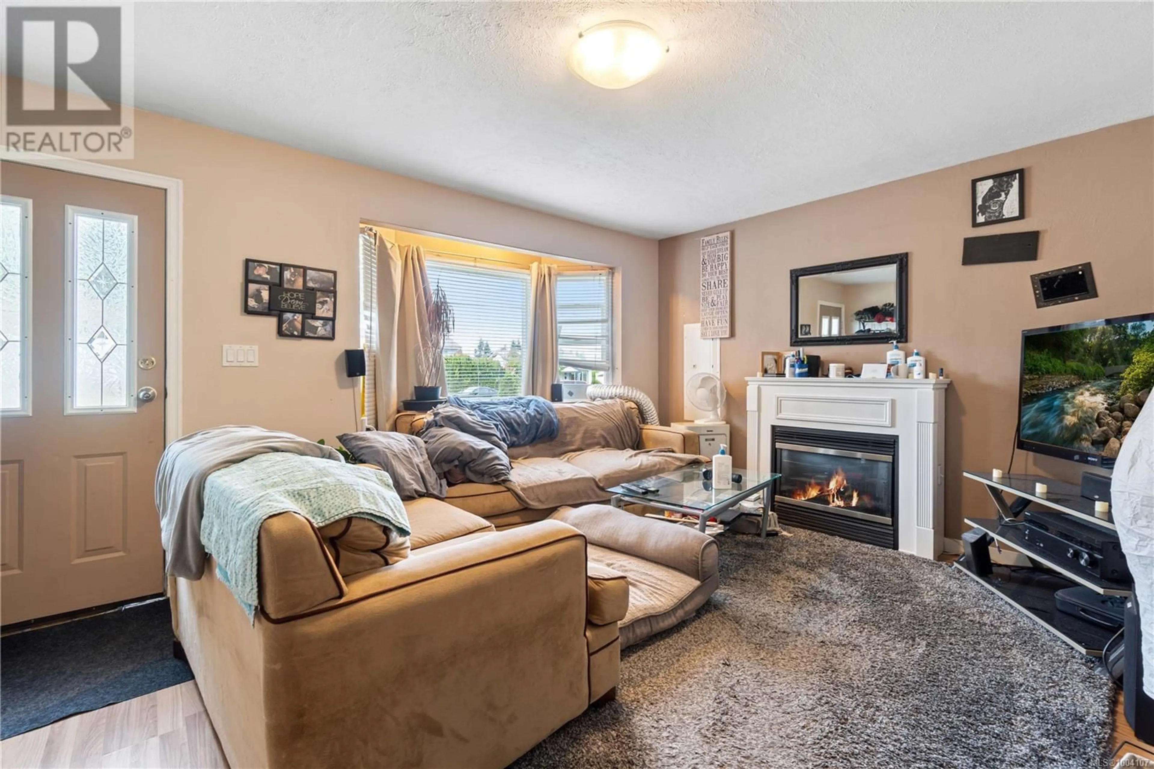 Living room with furniture, unknown for 931 DUFFERIN STREET, Nanaimo British Columbia V9S2B3