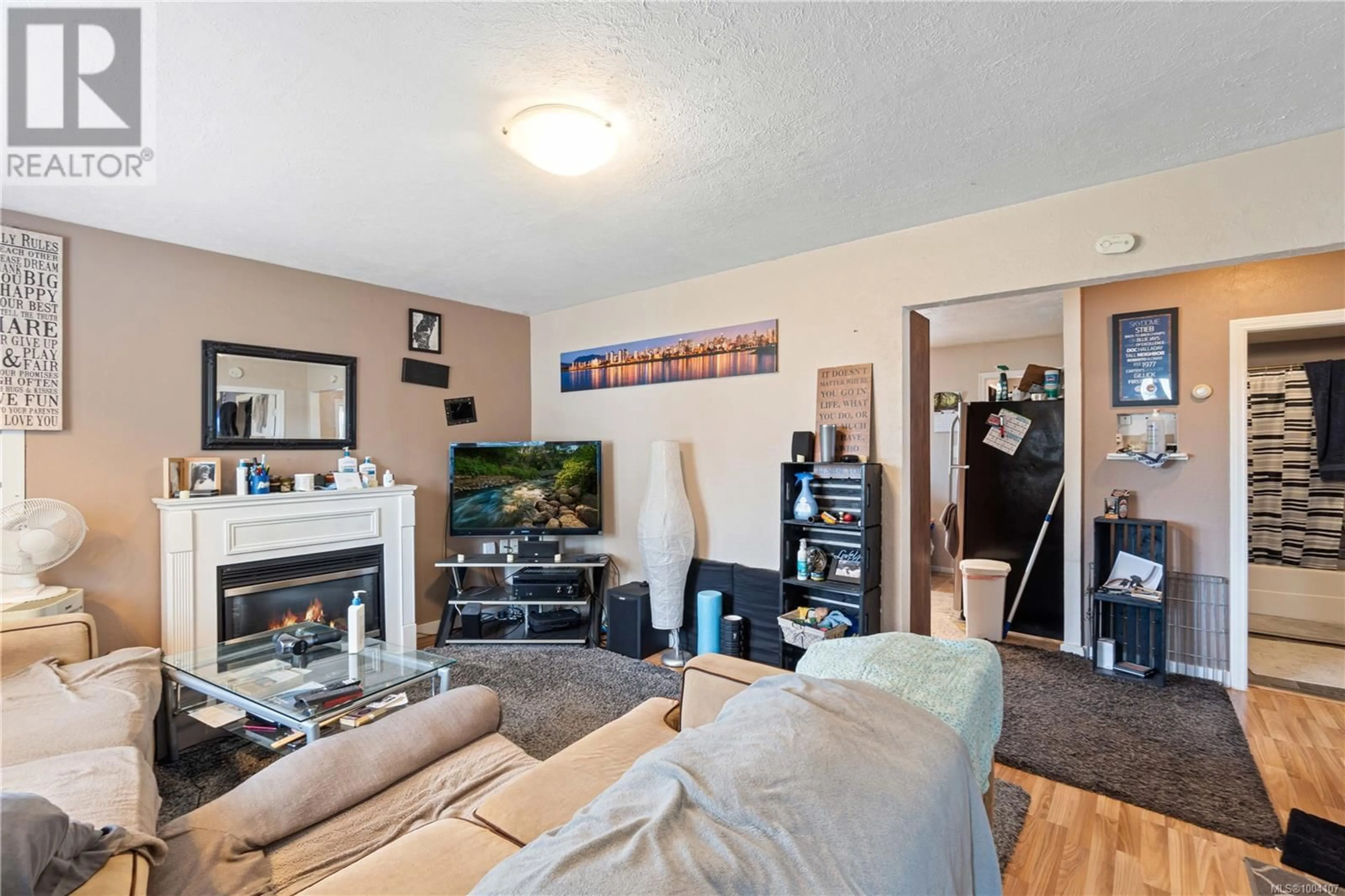 Living room with furniture, unknown for 931 DUFFERIN STREET, Nanaimo British Columbia V9S2B3