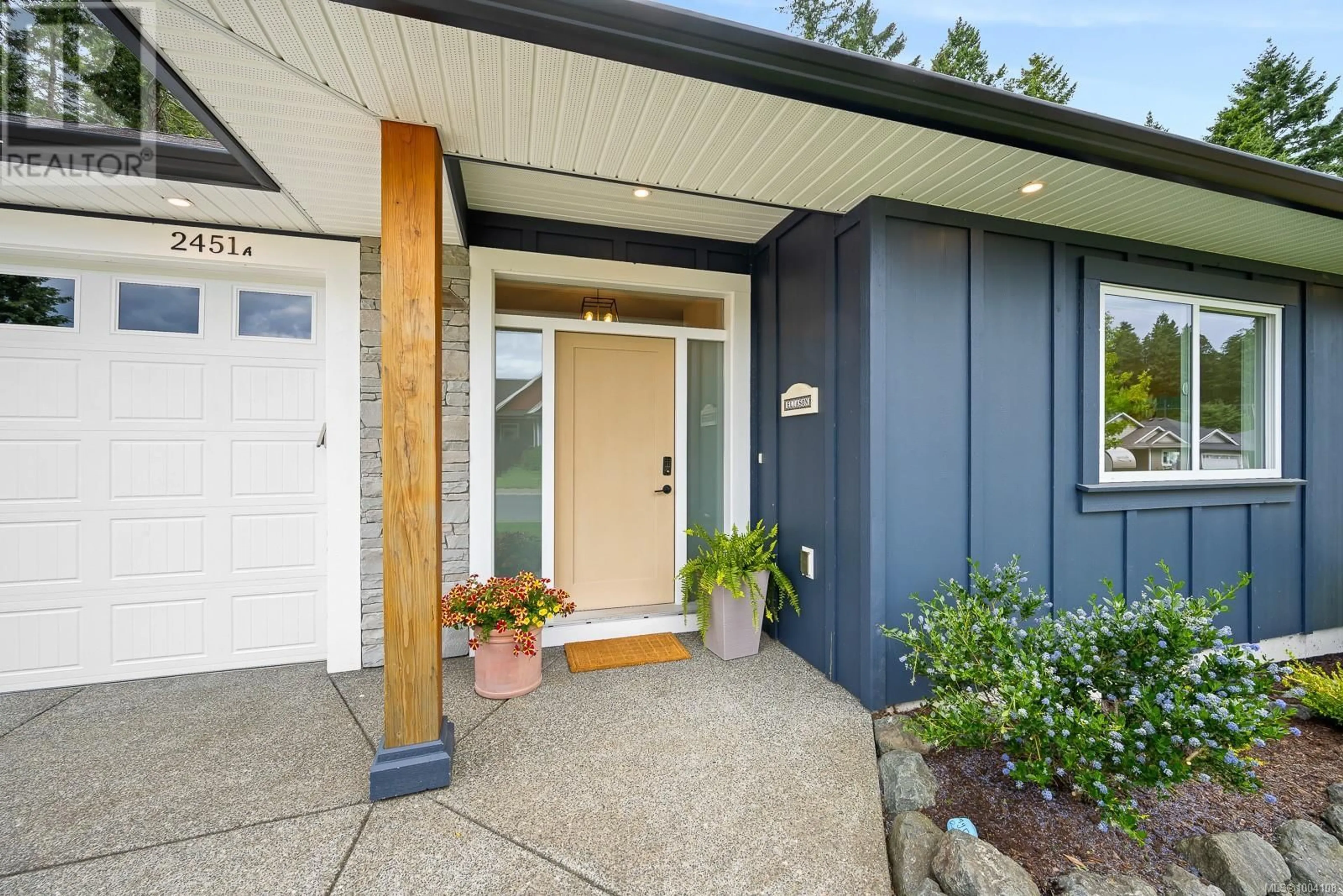 Indoor entryway for 2451 DAKOTA PLACE, Comox British Columbia V9M0B9