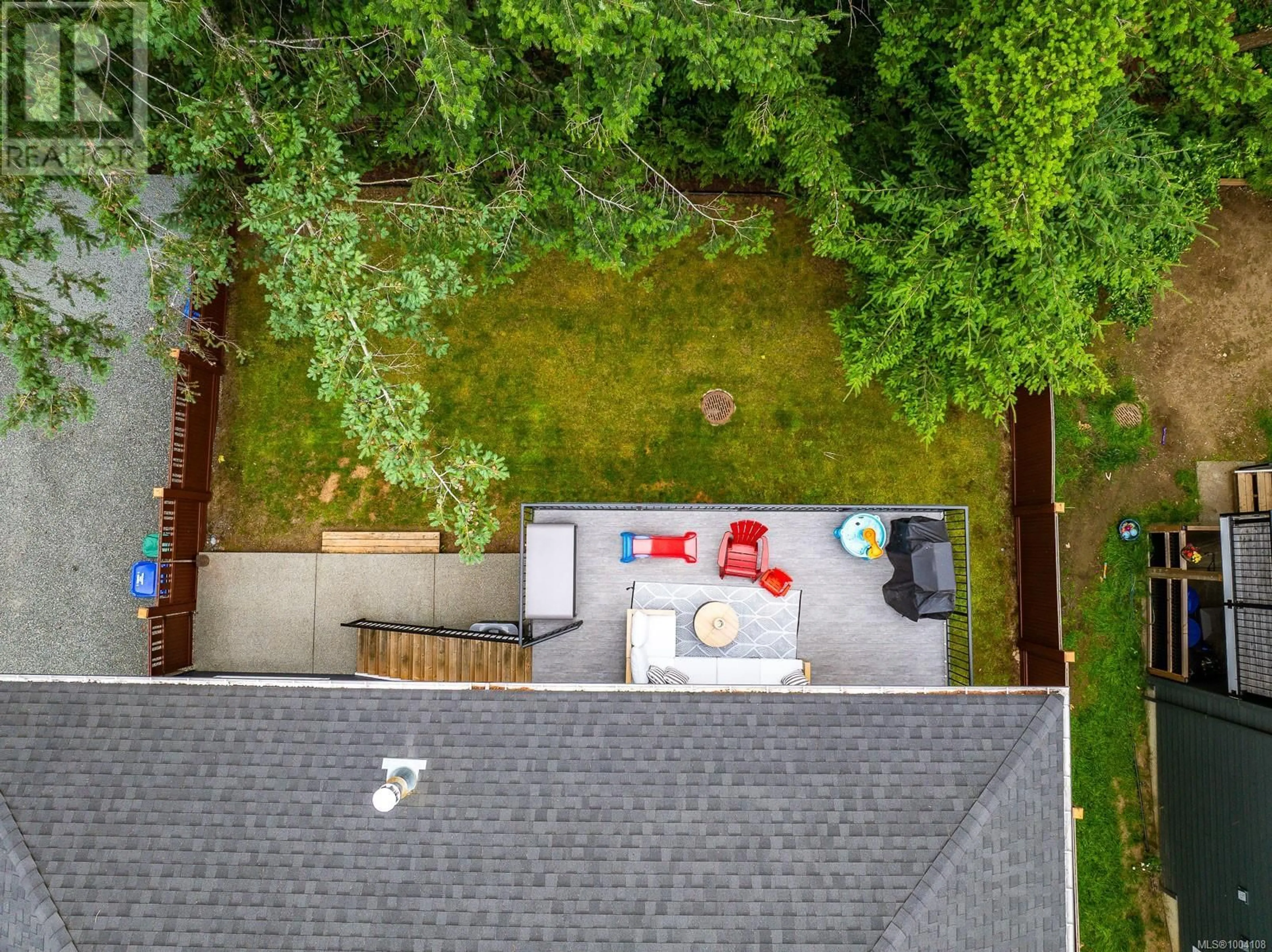 A pic from outside/outdoor area/front of a property/back of a property/a pic from drone, unknown for 2451 DAKOTA PLACE, Comox British Columbia V9M0B9