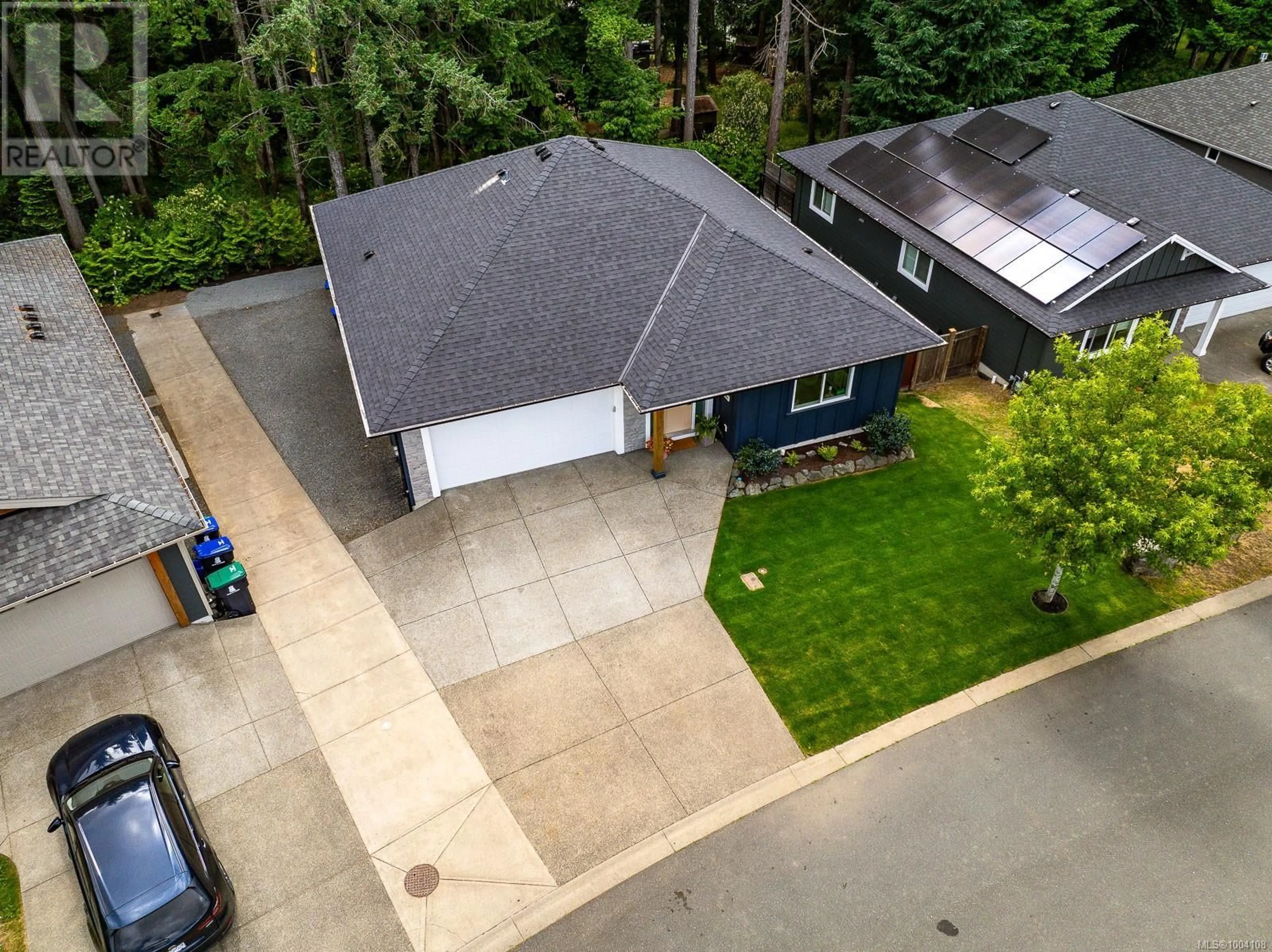 A pic from outside/outdoor area/front of a property/back of a property/a pic from drone, street for 2451 DAKOTA PLACE, Comox British Columbia V9M0B9