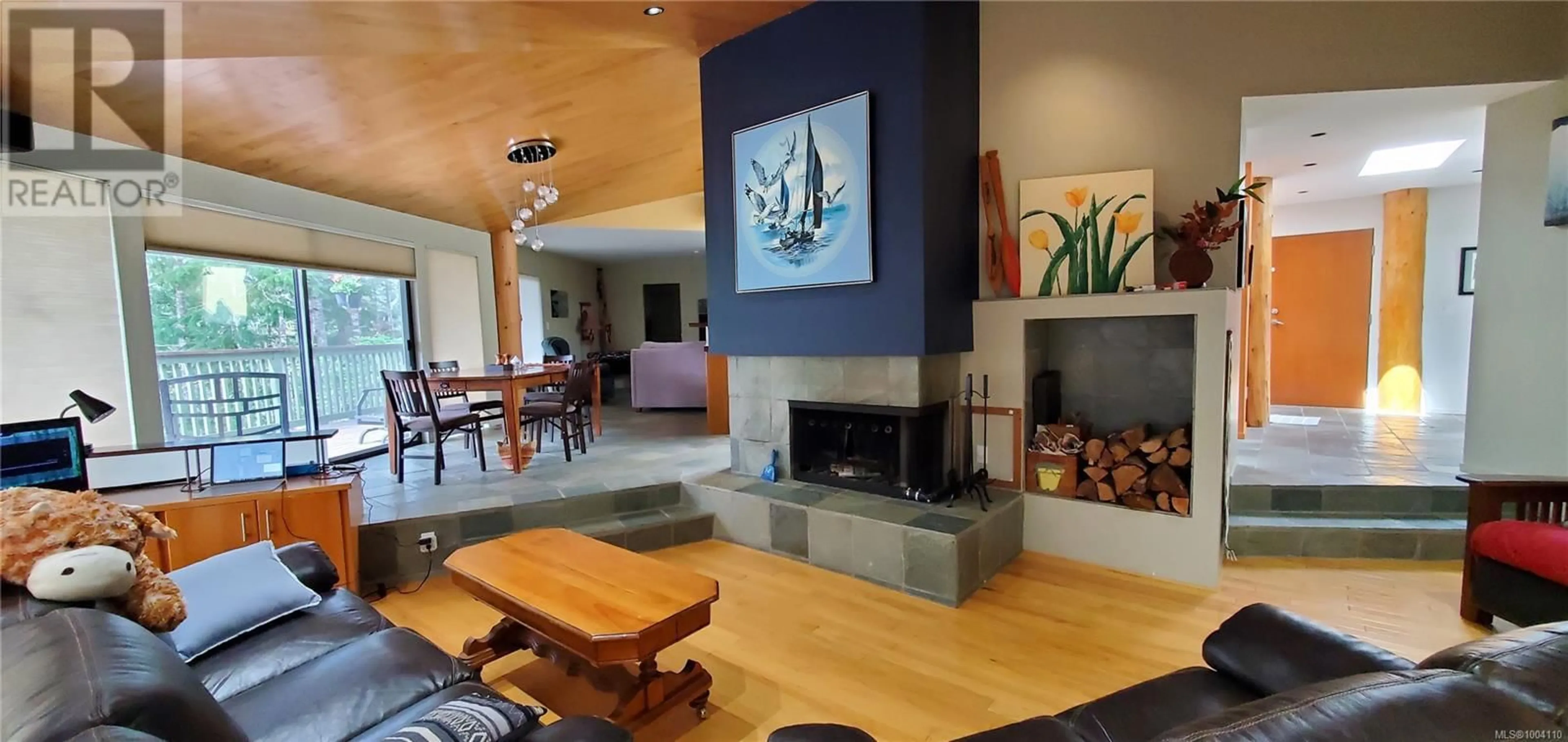 Living room with furniture, unknown for 469 CHAMISS COURT, Gold River British Columbia V0P1G0