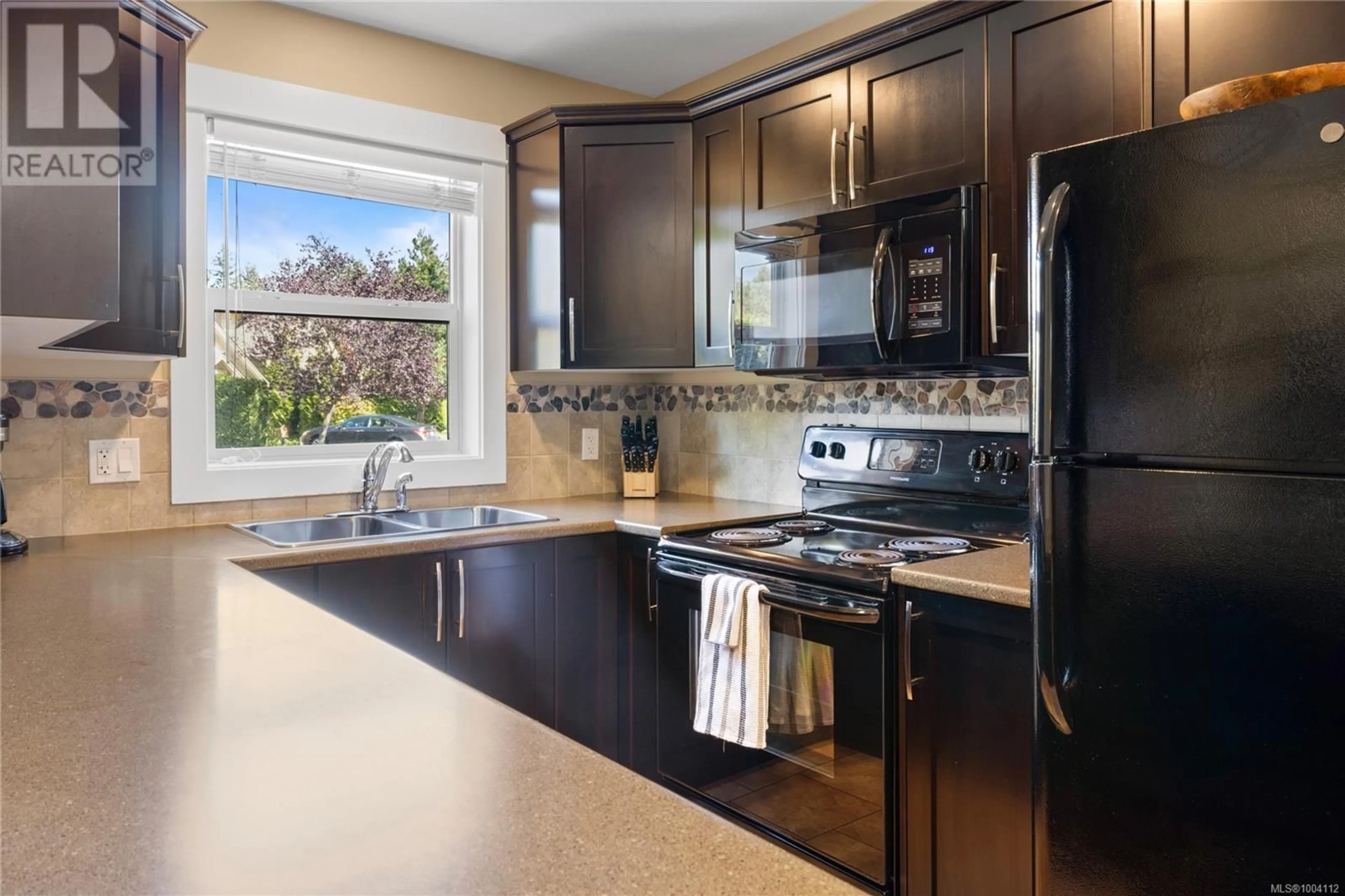 Standard kitchen, ceramic/tile floor for 242 - 1130 RESORT DRIVE, Parksville British Columbia V9P2E3