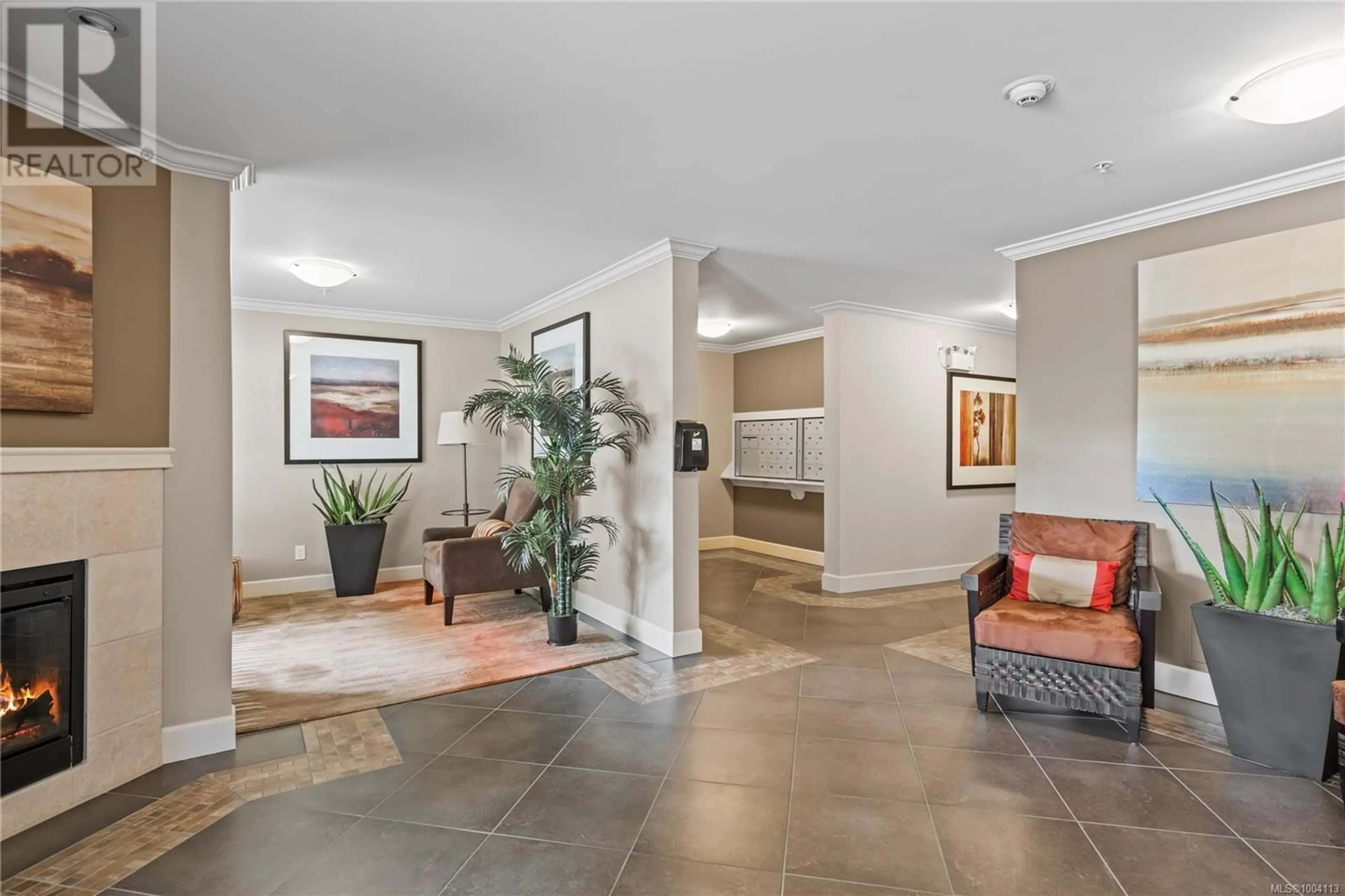 Indoor foyer for 107 - 6728 DICKINSON ROAD, Nanaimo British Columbia V9V1T3