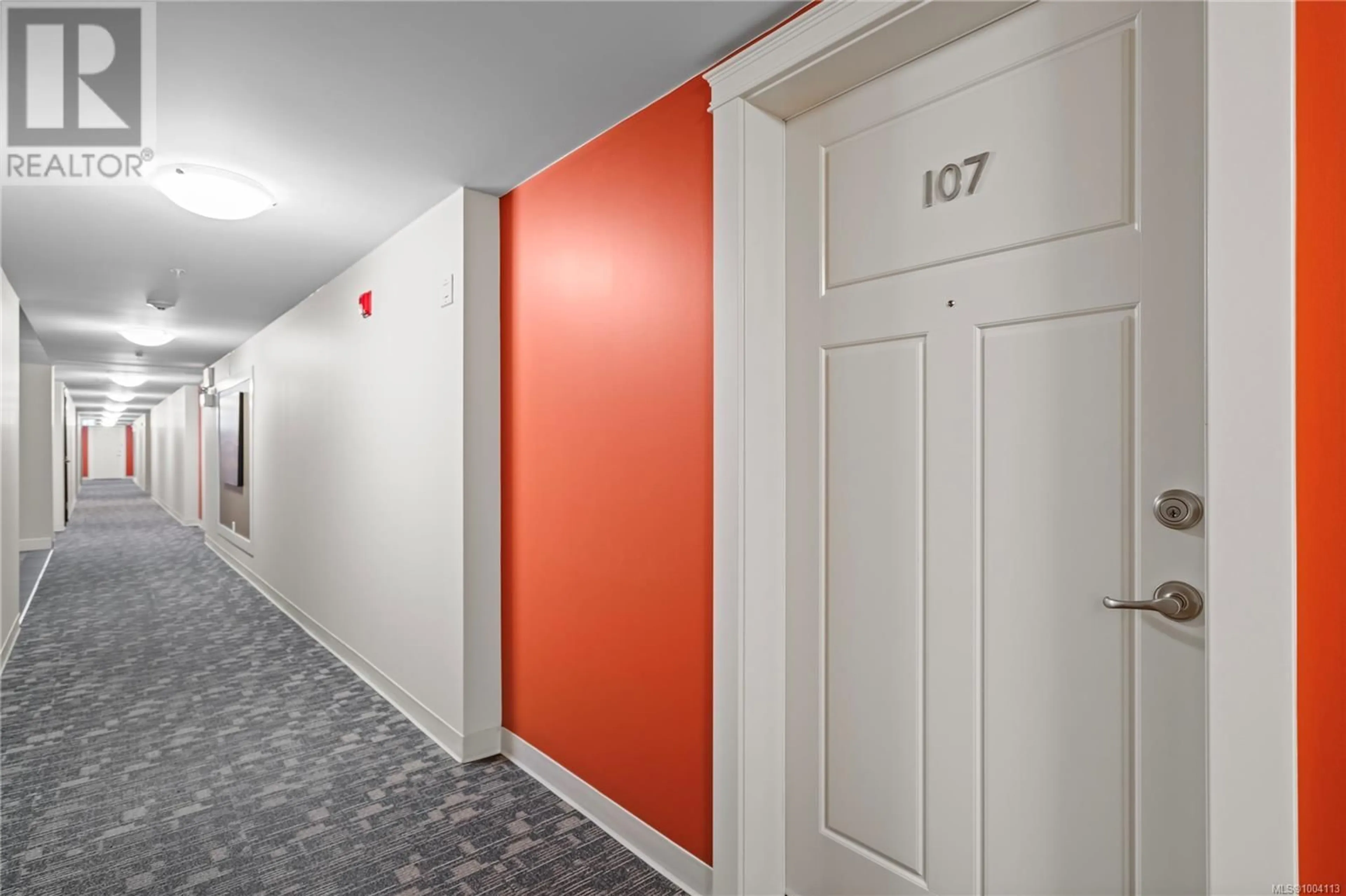 Indoor foyer for 107 - 6728 DICKINSON ROAD, Nanaimo British Columbia V9V1T3