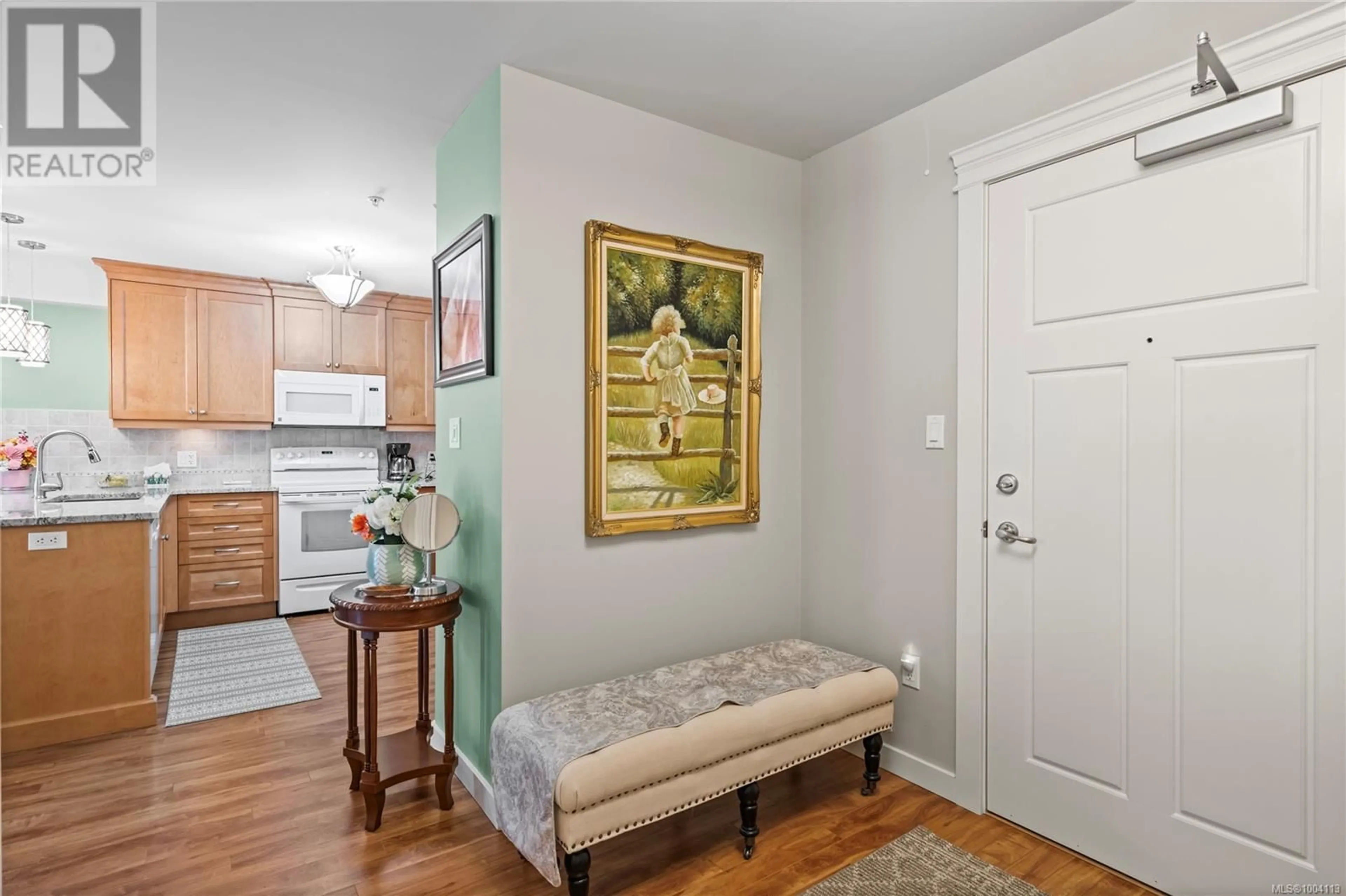 Indoor entryway for 107 - 6728 DICKINSON ROAD, Nanaimo British Columbia V9V1T3