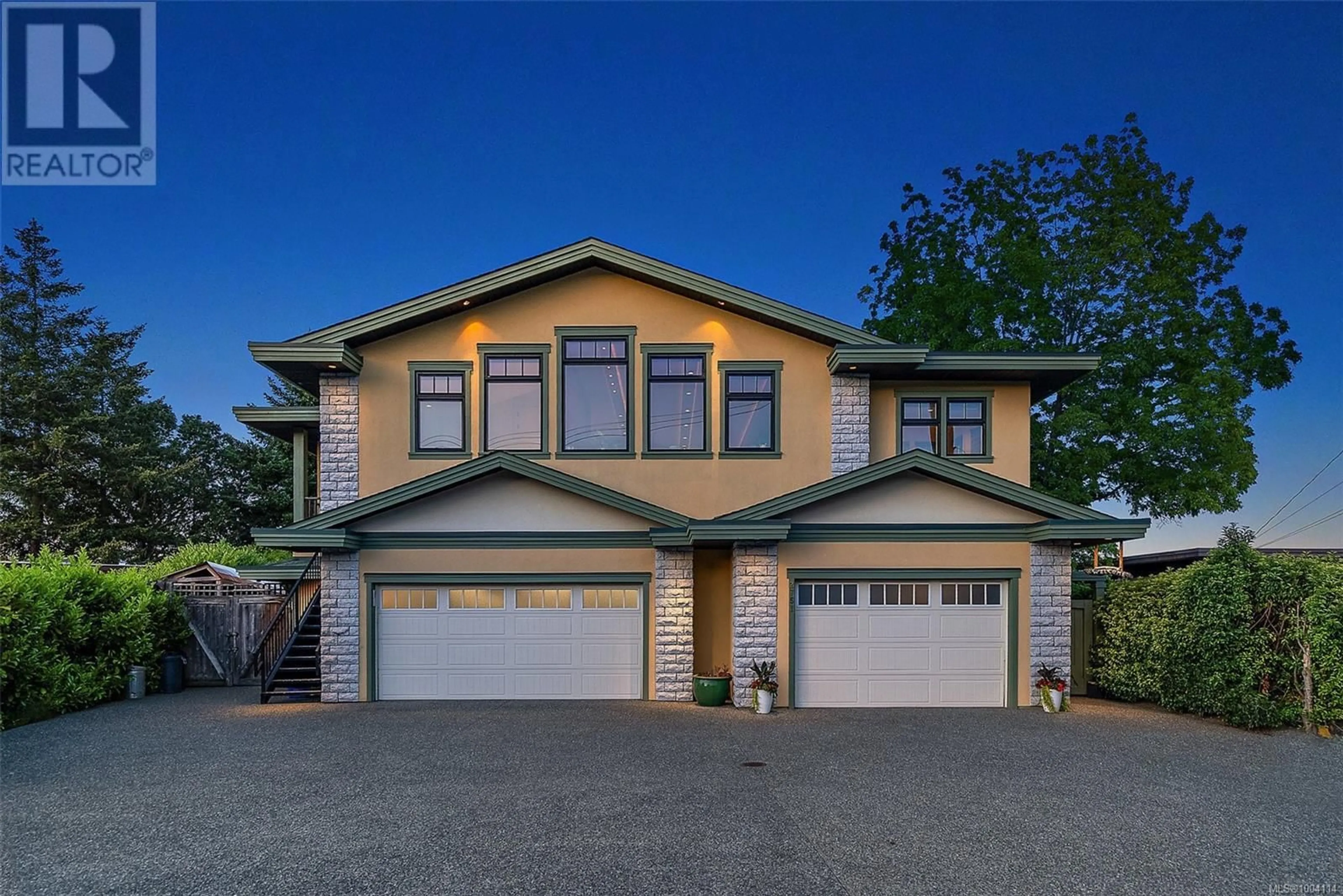 Home with vinyl exterior material, street for 2751 SHORELINE DRIVE, View Royal British Columbia V9B1M7