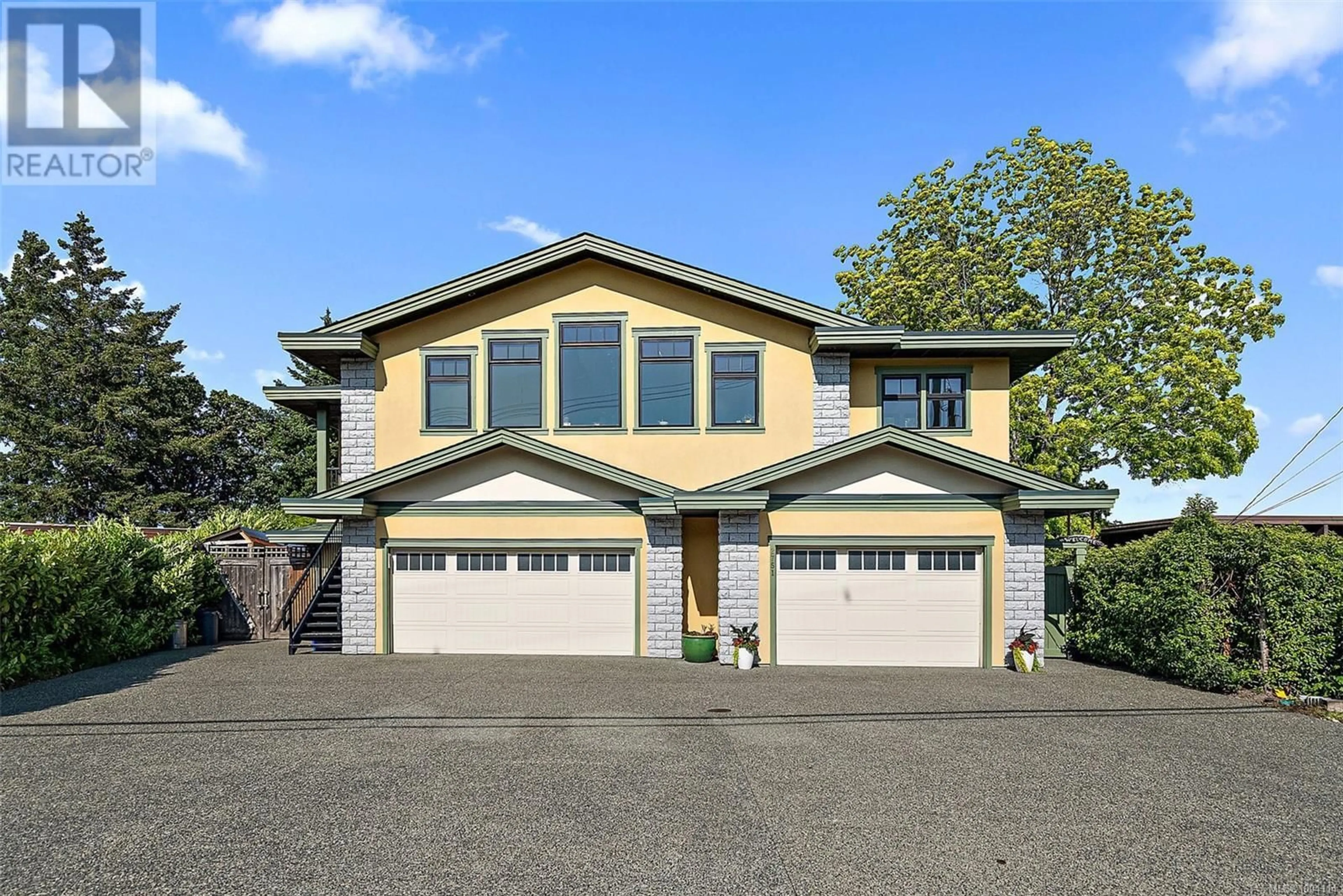 Home with vinyl exterior material, street for 2751 SHORELINE DRIVE, View Royal British Columbia V9B1M7