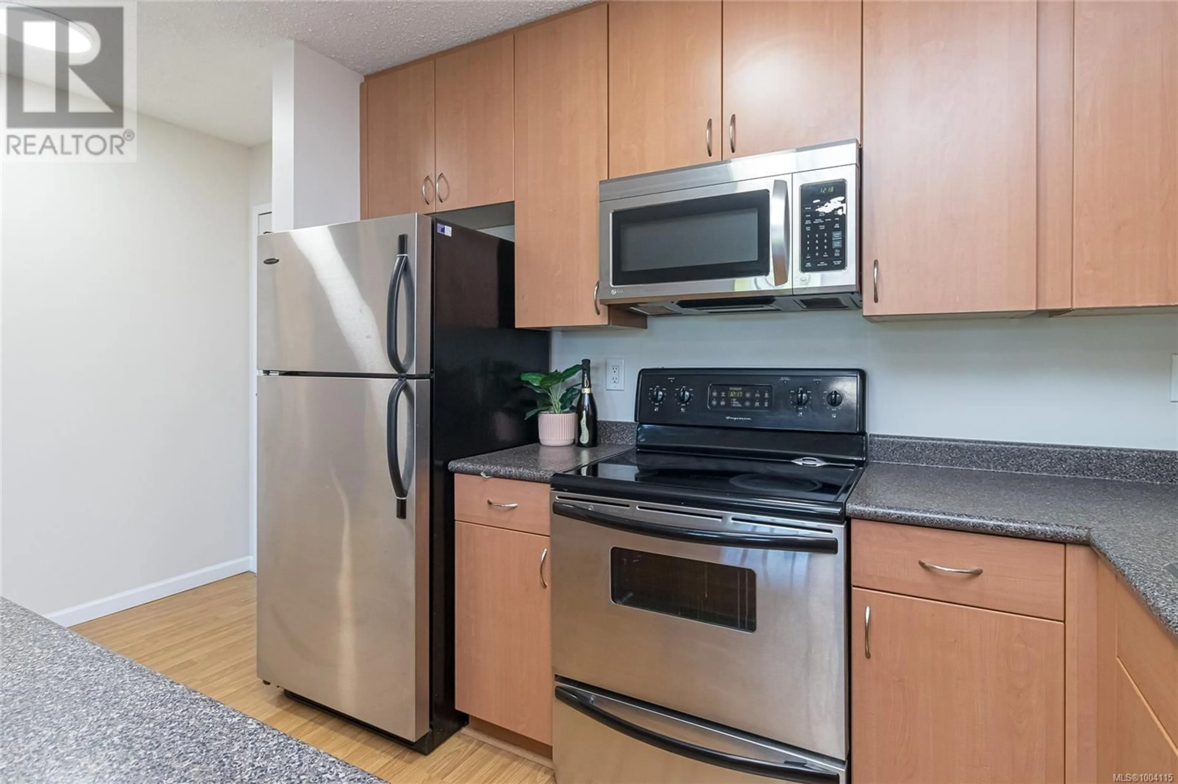 Standard kitchen, unknown for 511 - 1745 LEIGHTON ROAD, Victoria British Columbia V8R6R6