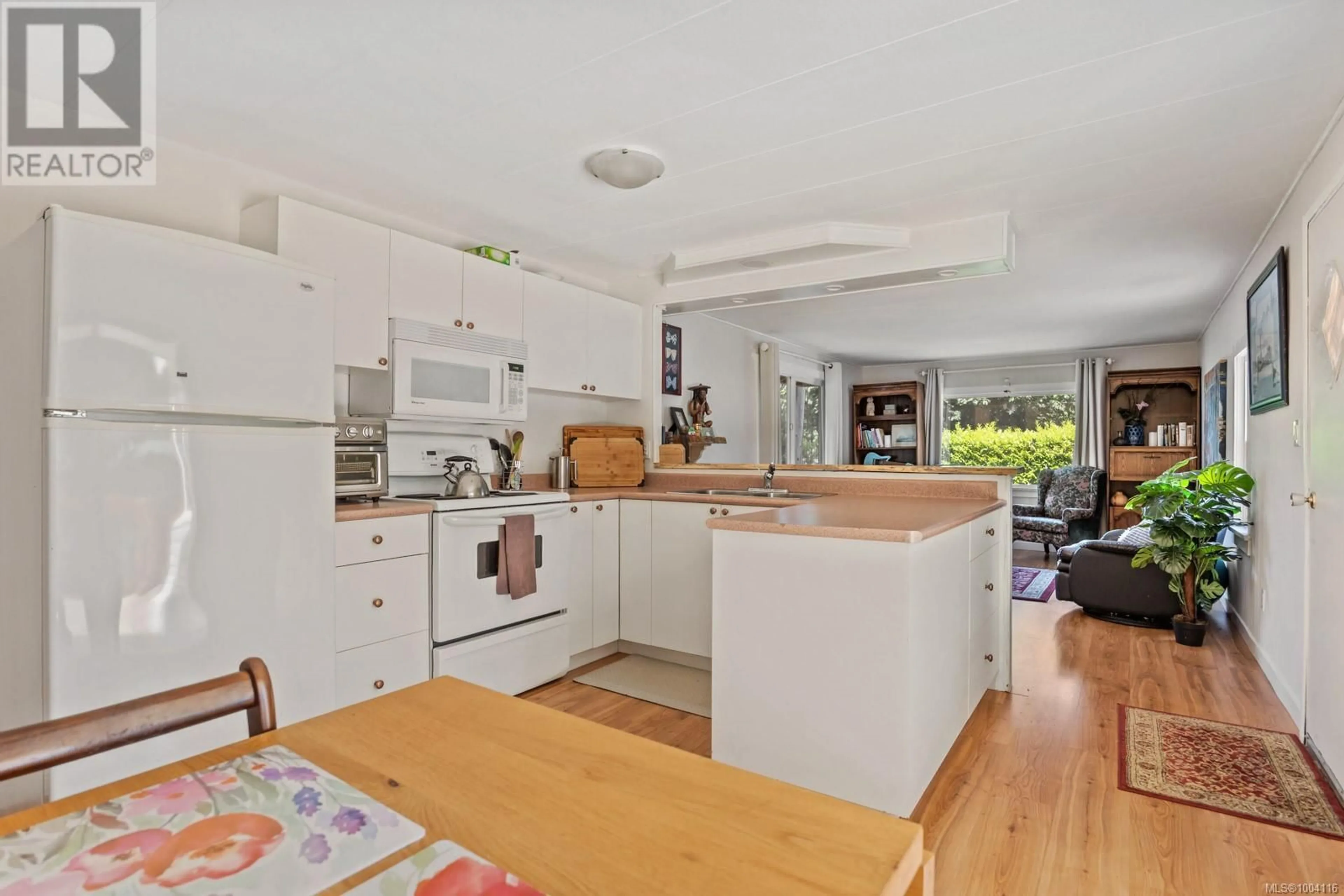 Standard kitchen, unknown for 2059 AUSTIN ROAD, Comox British Columbia V9M3Z4