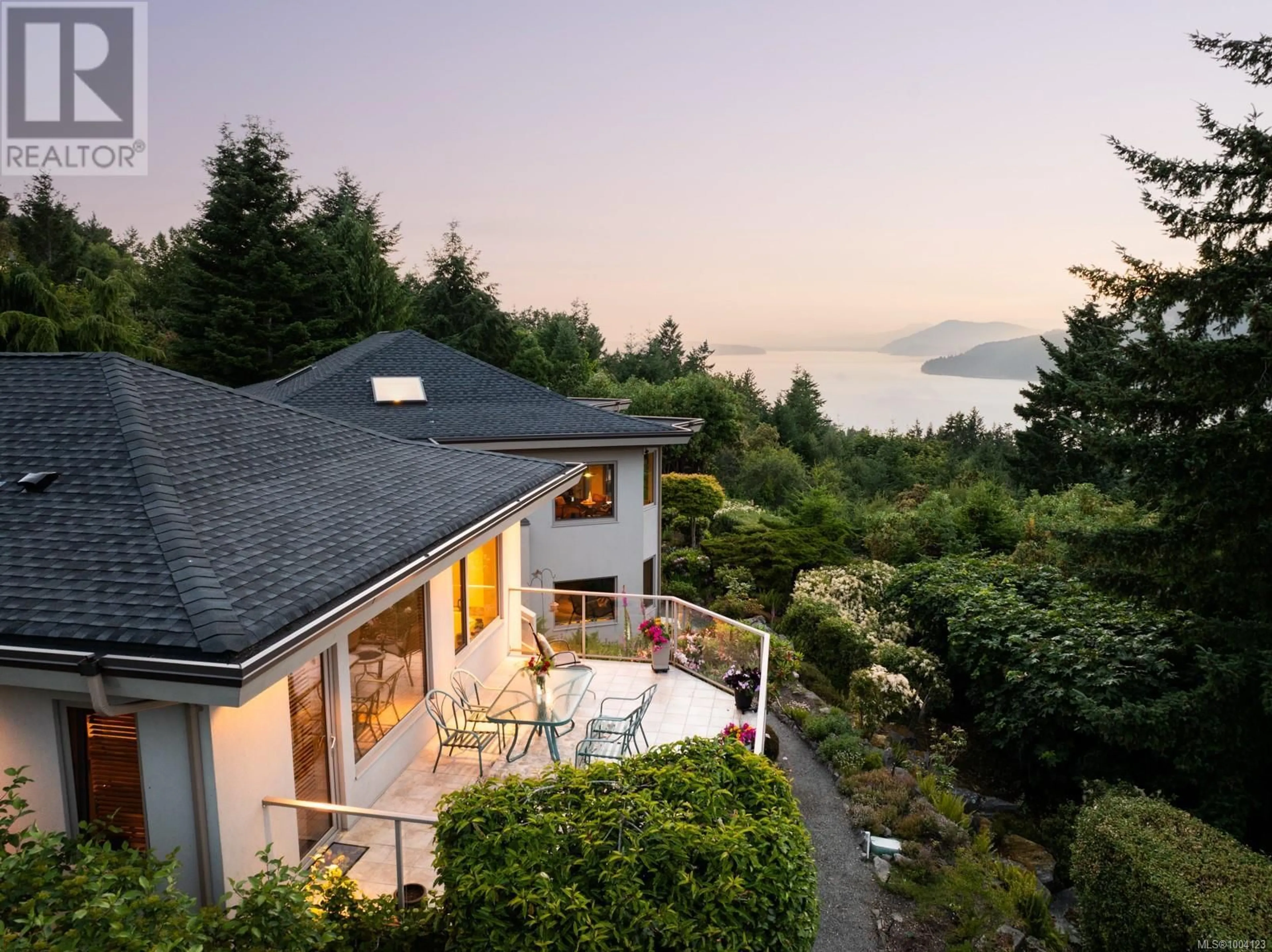 A pic from outside/outdoor area/front of a property/back of a property/a pic from drone, water/lake/river/ocean view for 11406 SYCAMORE DRIVE, North Saanich British Columbia V8L5J9