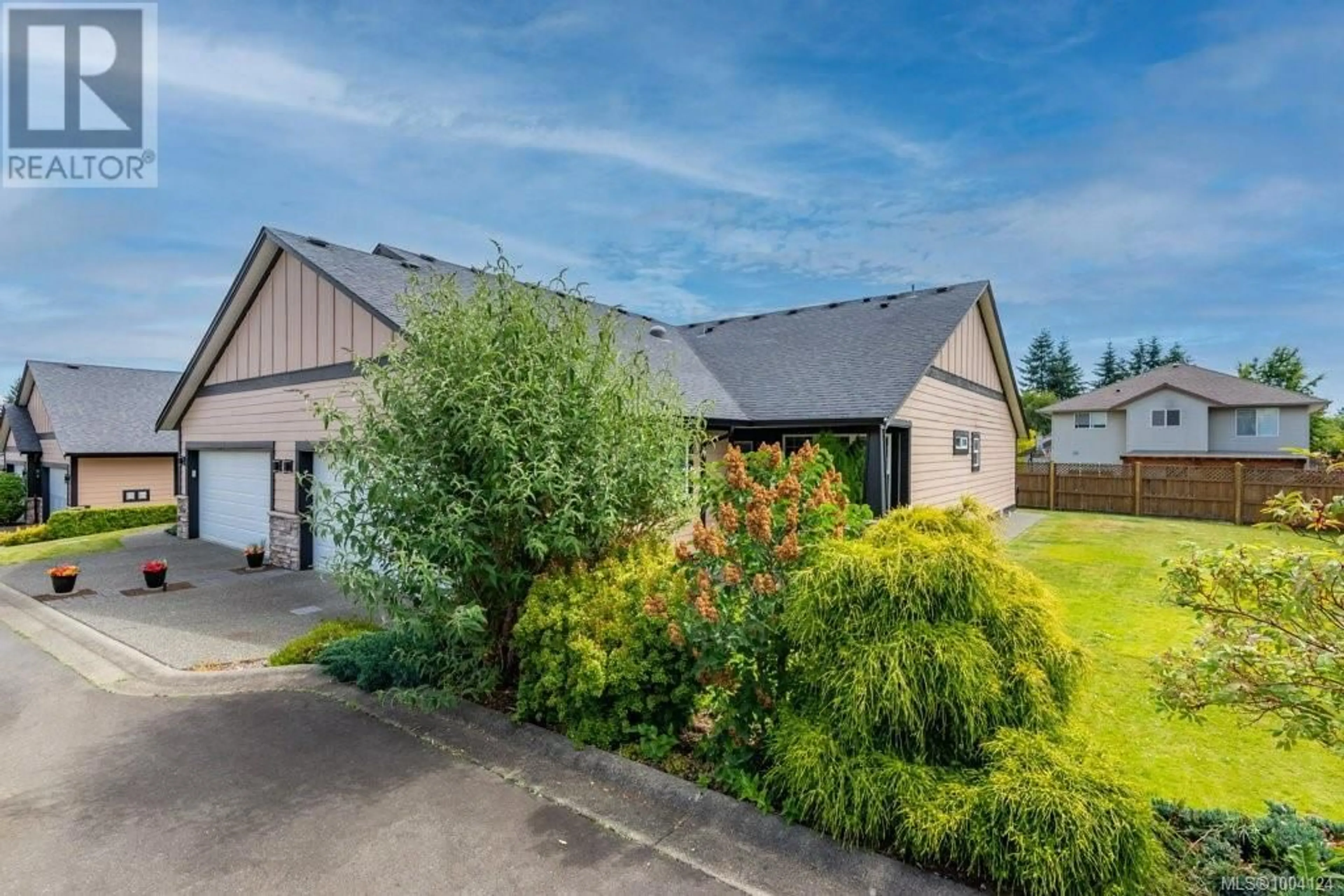 A pic from outside/outdoor area/front of a property/back of a property/a pic from drone, street for 5 - 611 HILCHEY ROAD, Campbell River British Columbia V9W0A2