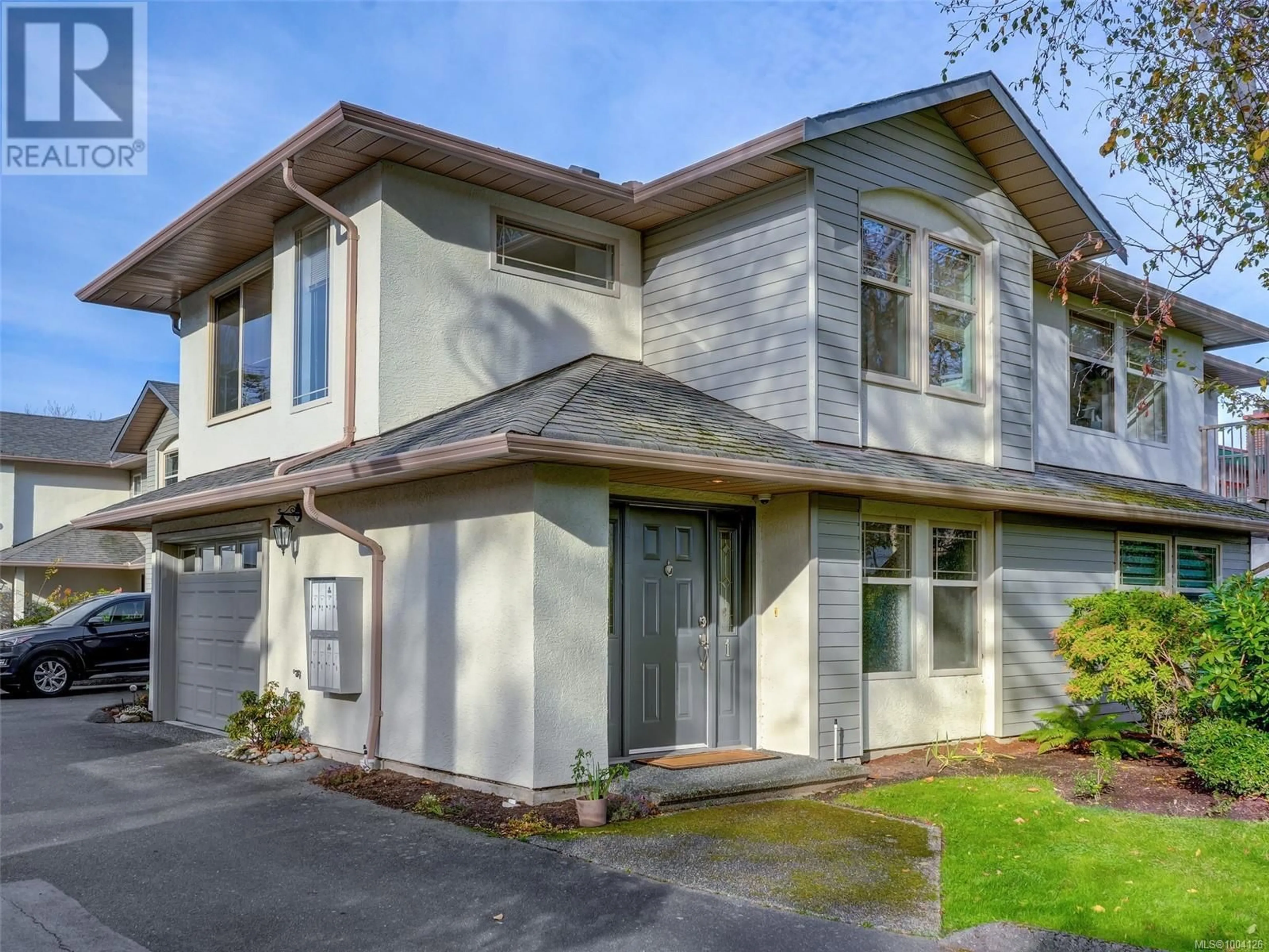Home with vinyl exterior material, street for 1 - 2720 SHELBOURNE STREET, Victoria British Columbia V8R4M2