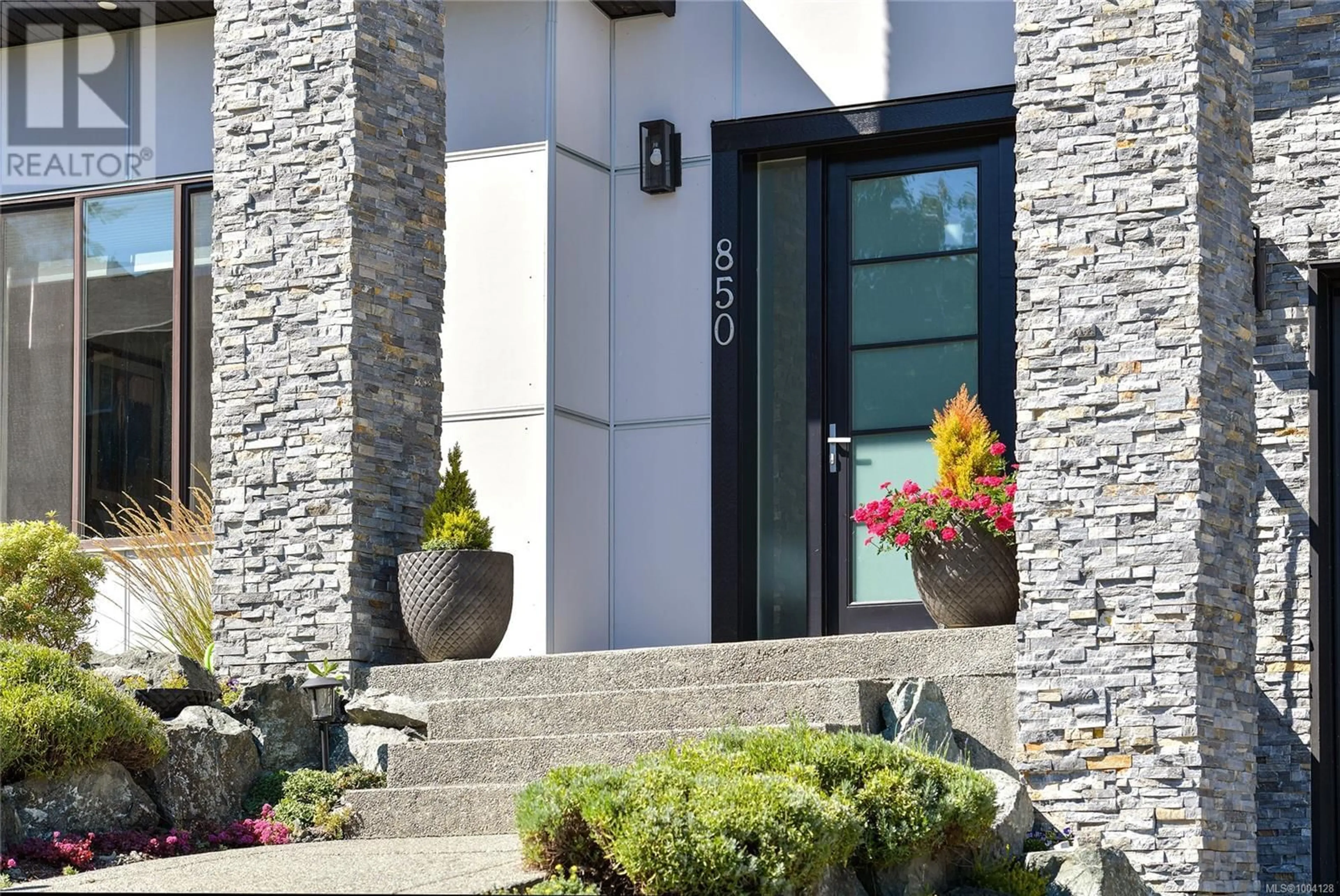 Indoor entryway for 850 HAYDEN PLACE, Mill Bay British Columbia V0R2P1