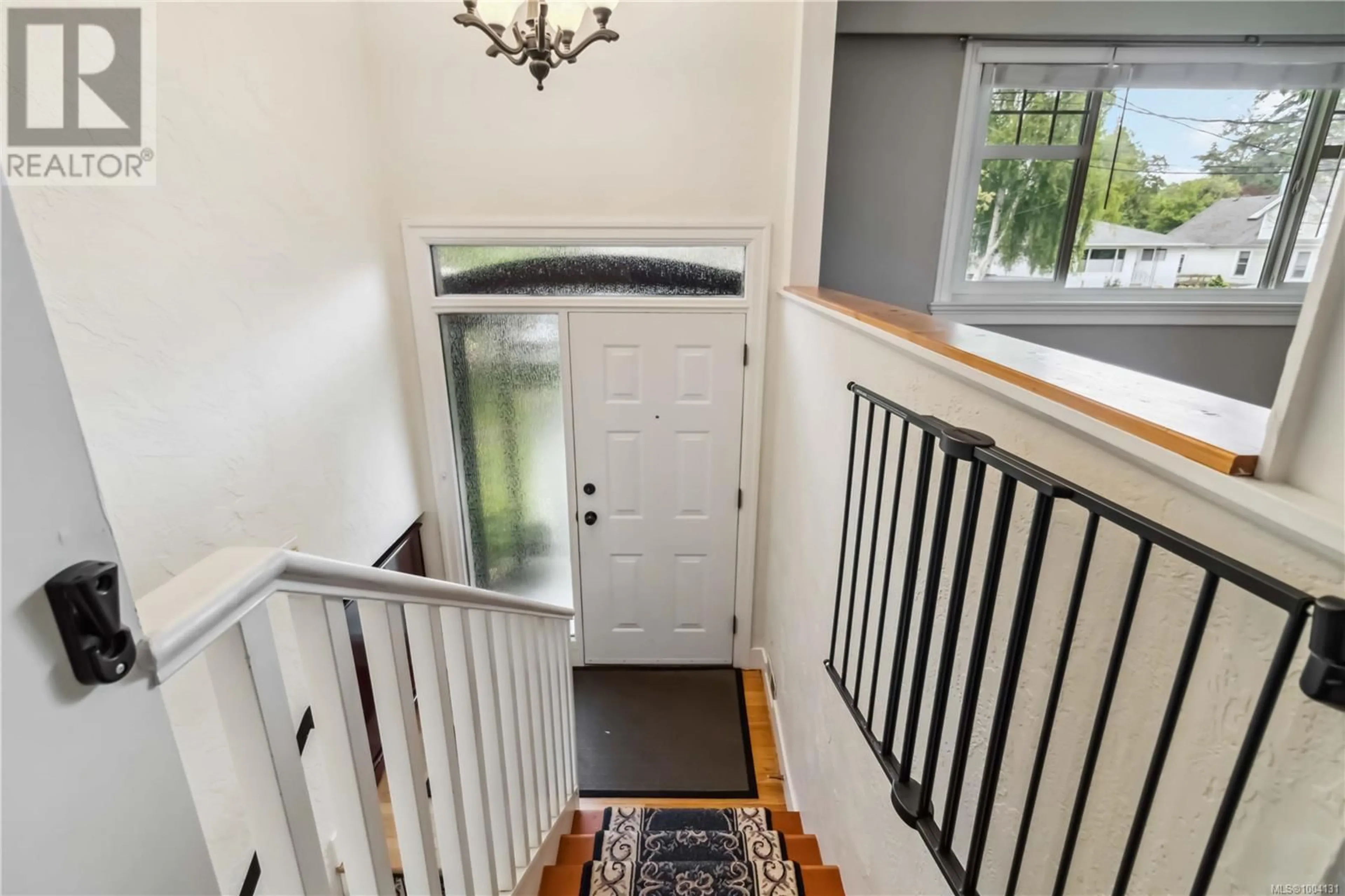 Unknown for 1273 HOLLOWAY STREET, Saanich British Columbia V8P1M8
