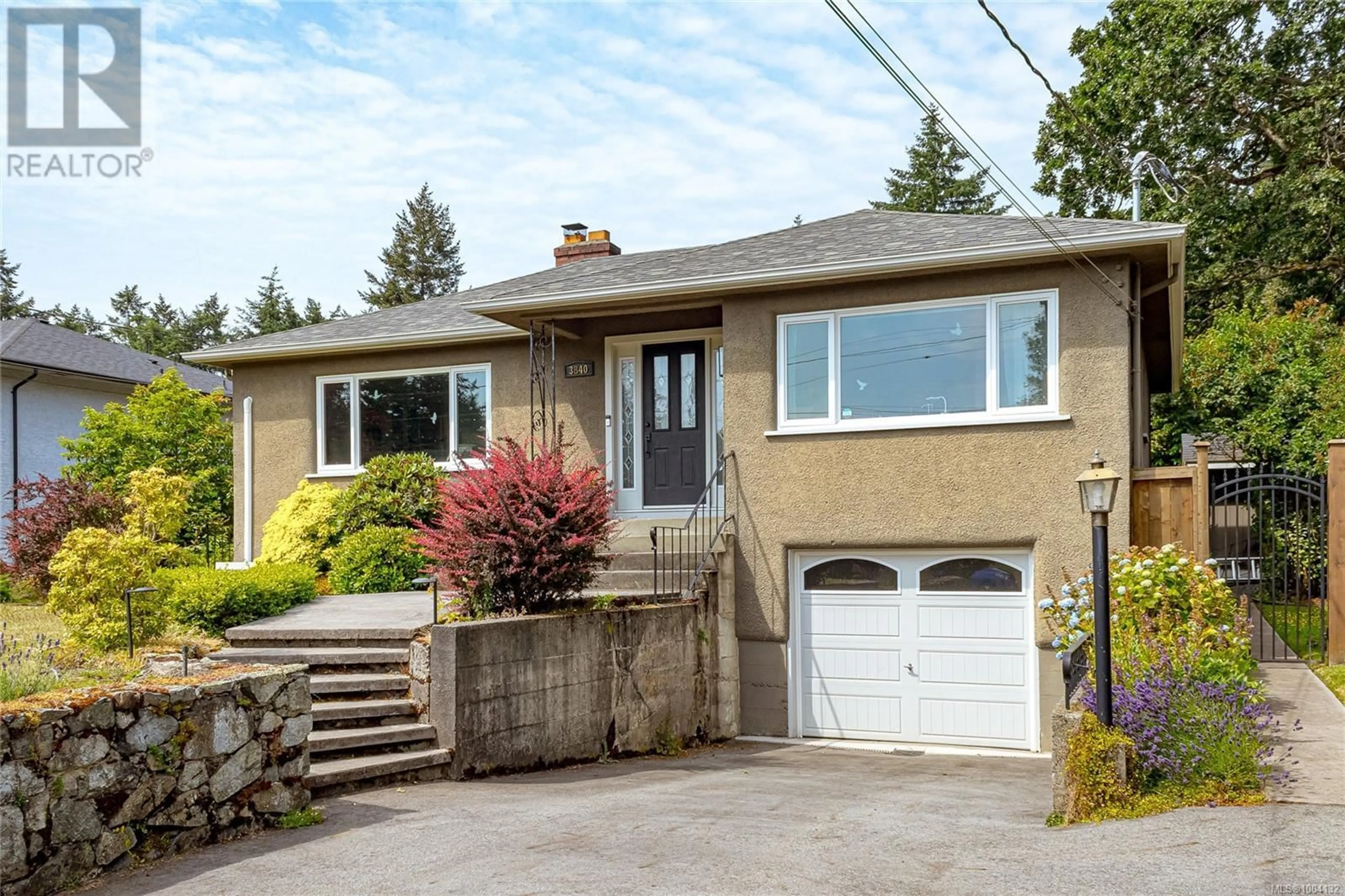Home with vinyl exterior material, street for 3840 EPSOM DRIVE, Saanich British Columbia V8P3S7