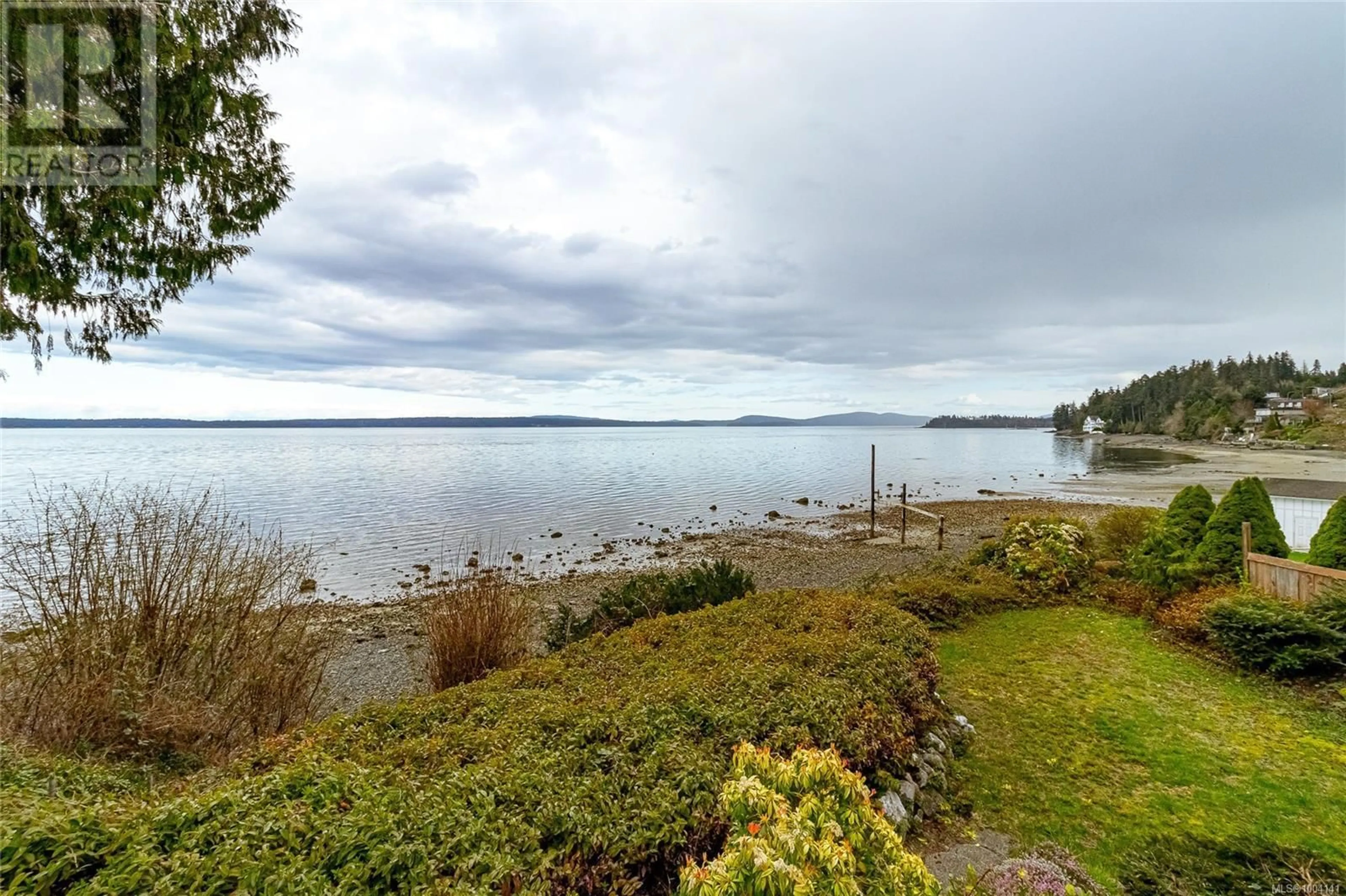 A pic from outside/outdoor area/front of a property/back of a property/a pic from drone, water/lake/river/ocean view for 3360 HILLSIDE ROAD, Saltair British Columbia V0R1K2