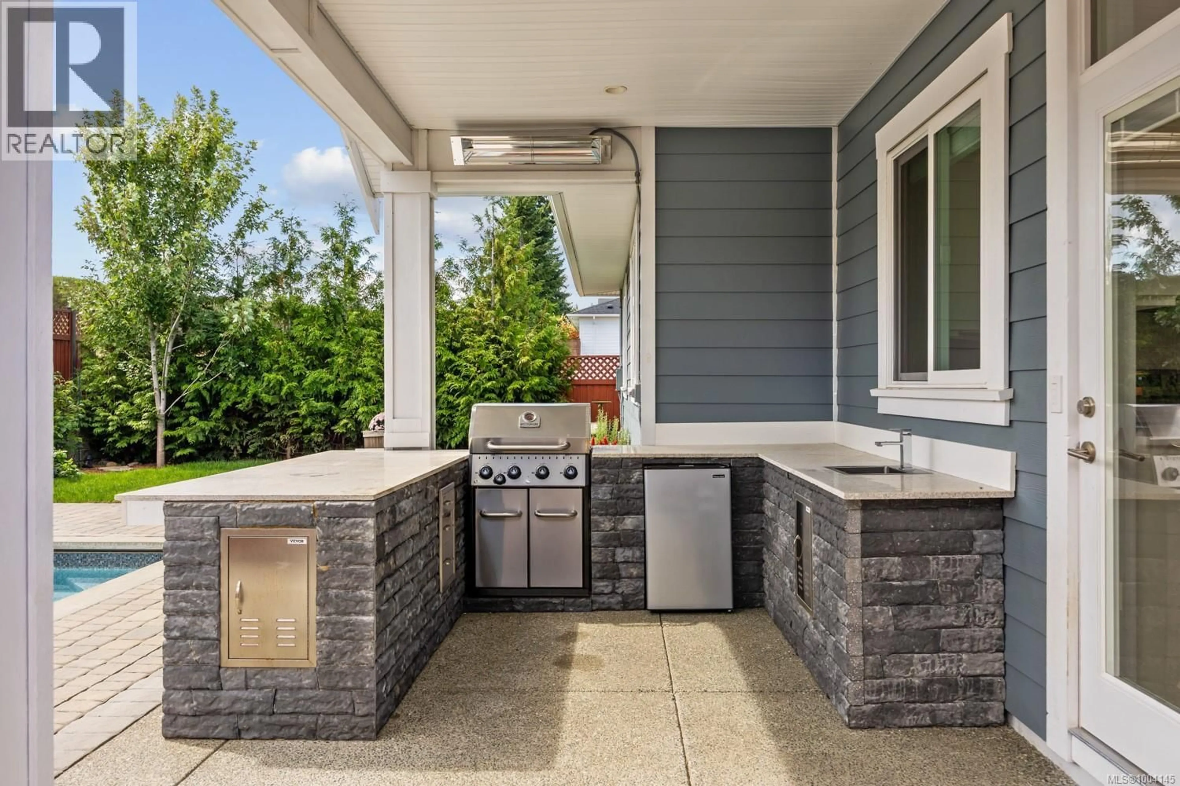 Patio, building for 1437 CROWN ISLE BOULEVARD, Courtenay British Columbia V9N0G3