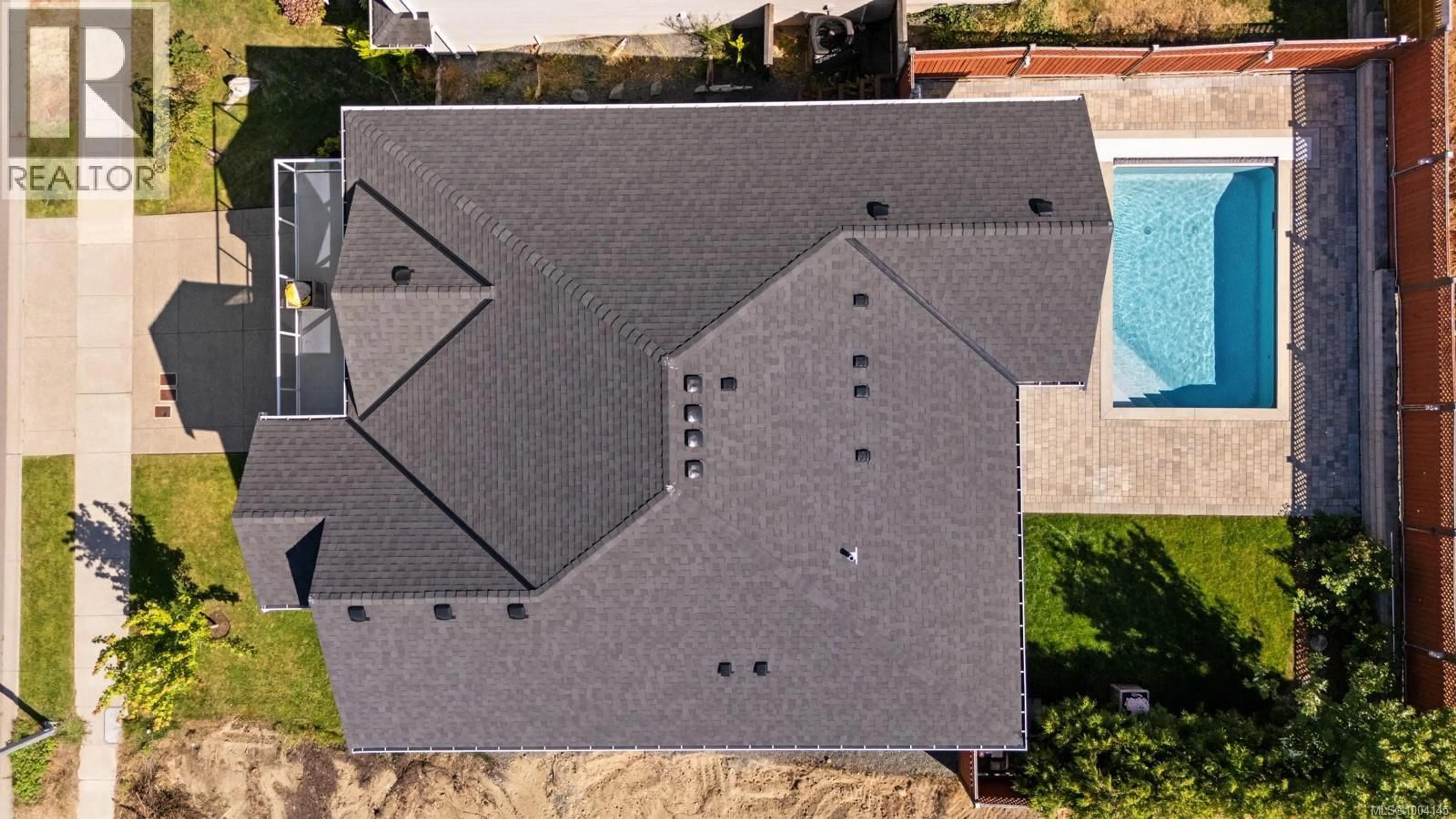 A pic from outside/outdoor area/front of a property/back of a property/a pic from drone, building for 1437 CROWN ISLE BOULEVARD, Courtenay British Columbia V9N0G3
