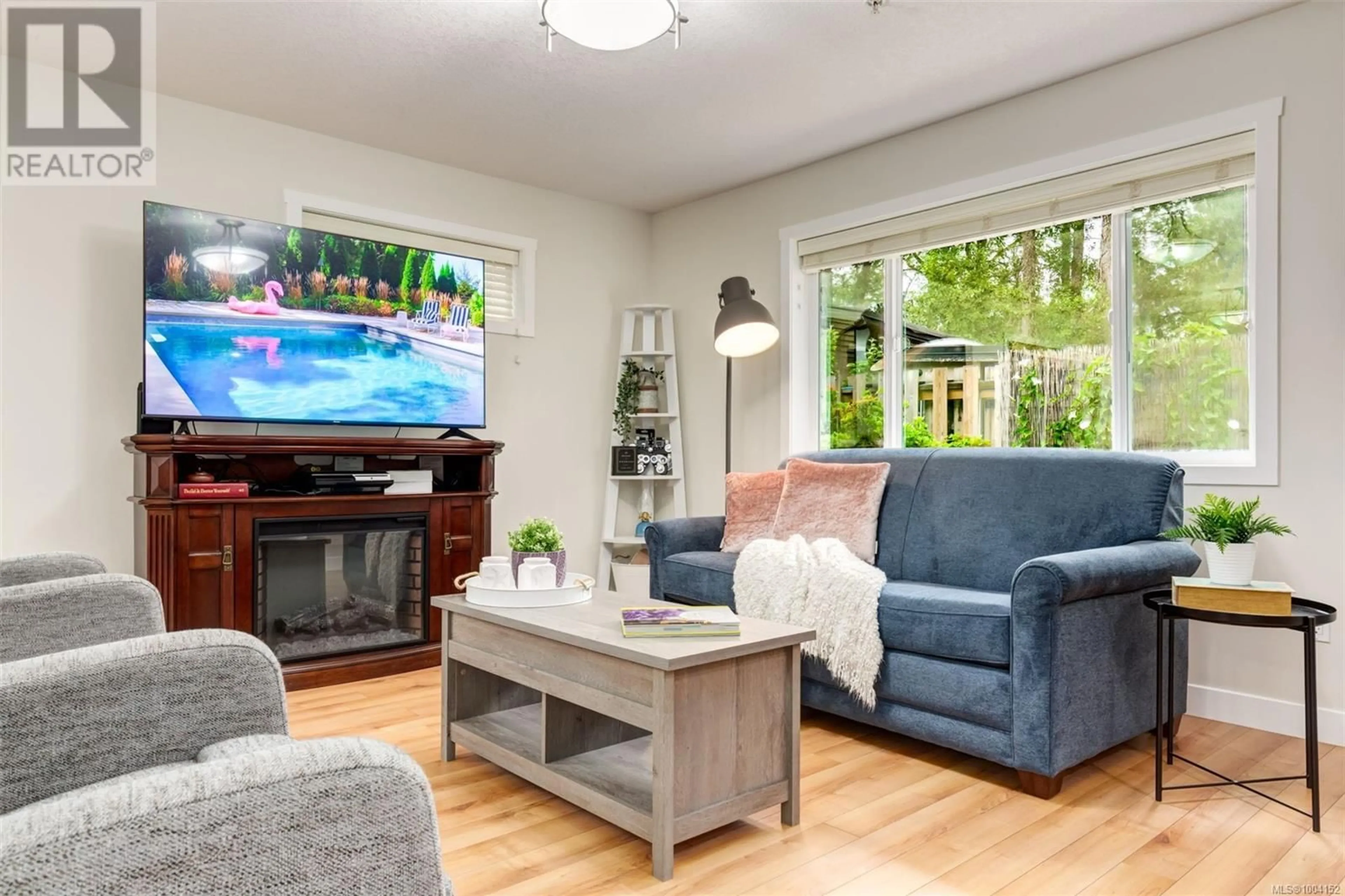 Living room with furniture, wood/laminate floor for 504 GARDASAN WAY, Nanaimo British Columbia V9R6K8