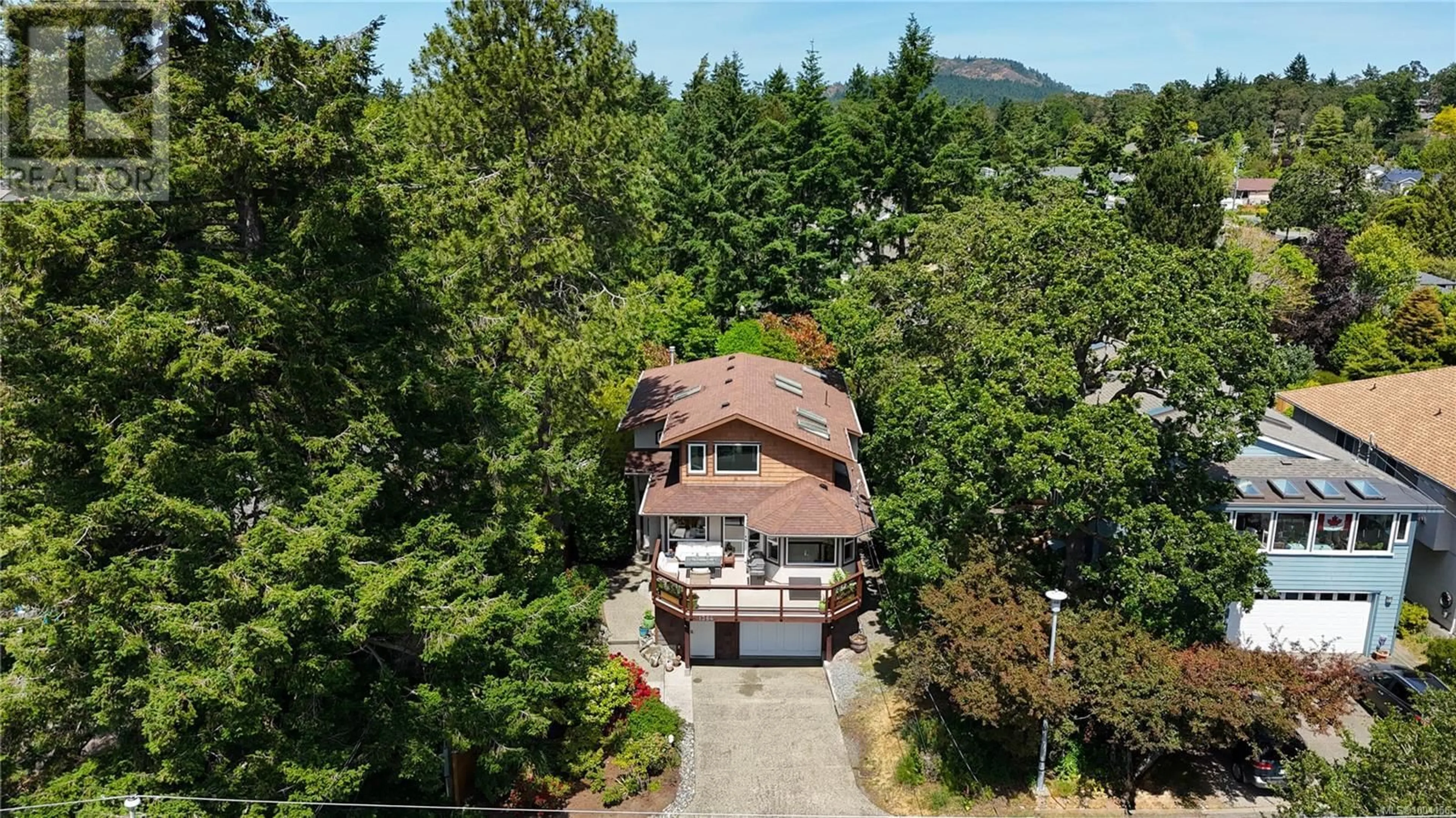 A pic from outside/outdoor area/front of a property/back of a property/a pic from drone, mountain view for 1364 QUEENSBURY AVENUE, Saanich British Columbia V8P4P7