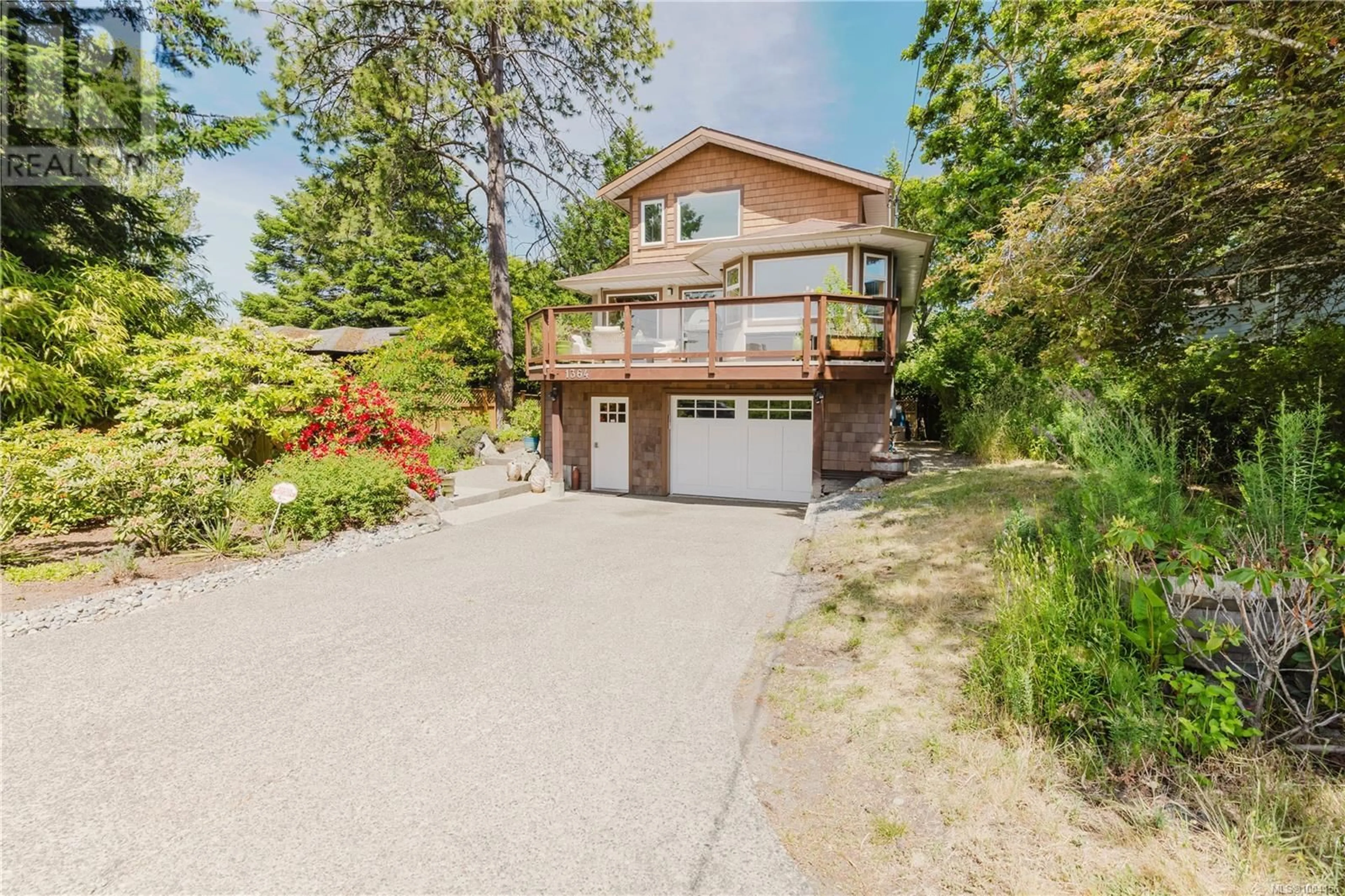 A pic from outside/outdoor area/front of a property/back of a property/a pic from drone, water/lake/river/ocean view for 1364 QUEENSBURY AVENUE, Saanich British Columbia V8P4P7