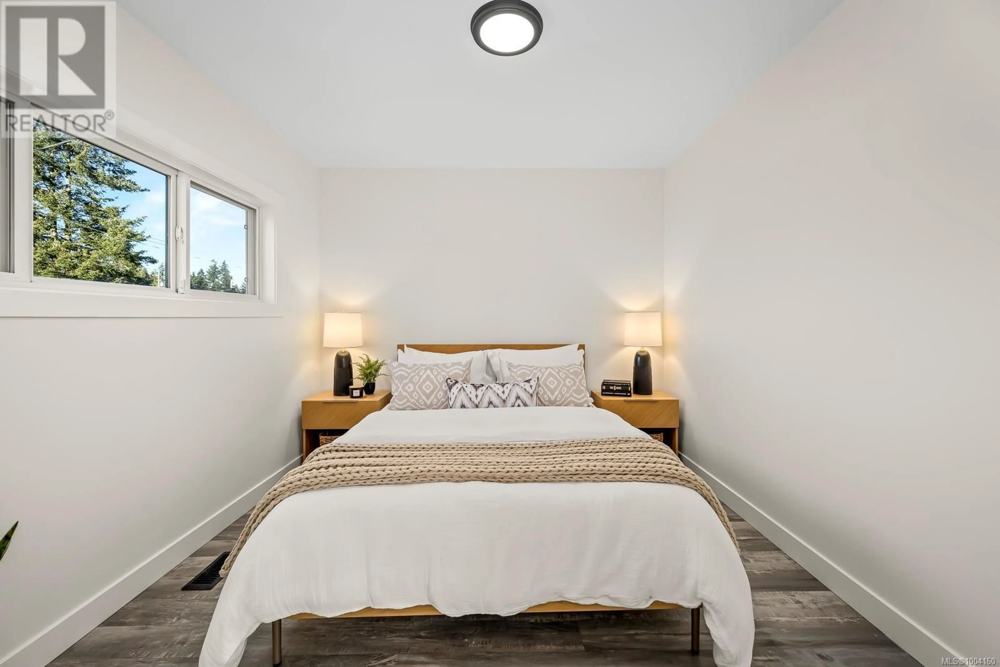Bedroom with bed, wood/laminate floor for SL3 - 4703 CUMBERLAND ROAD, Cumberland British Columbia V0R1S0