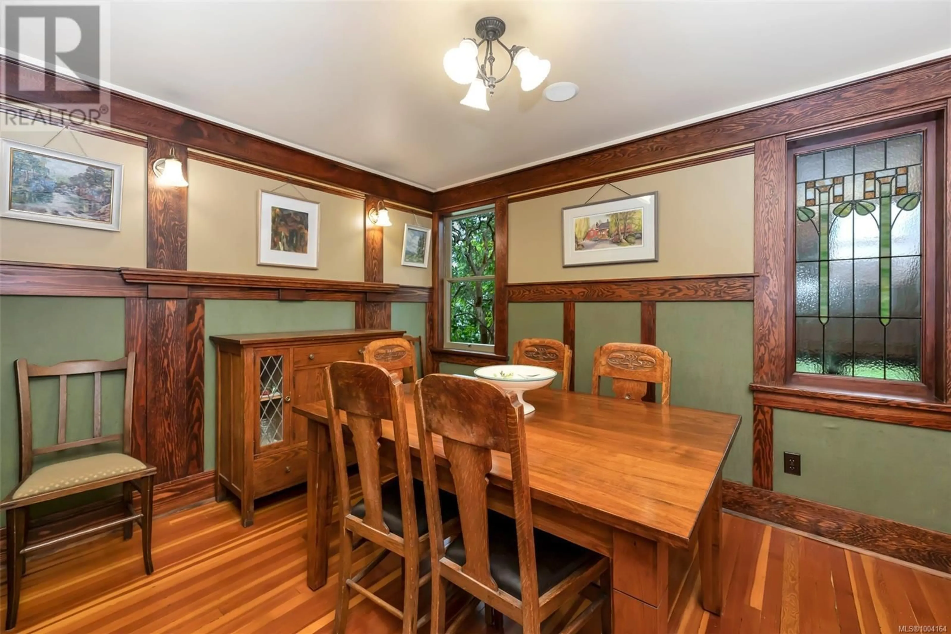 Dining room, wood/laminate floor for 1329 CARNSEW STREET, Victoria British Columbia V8S1P1