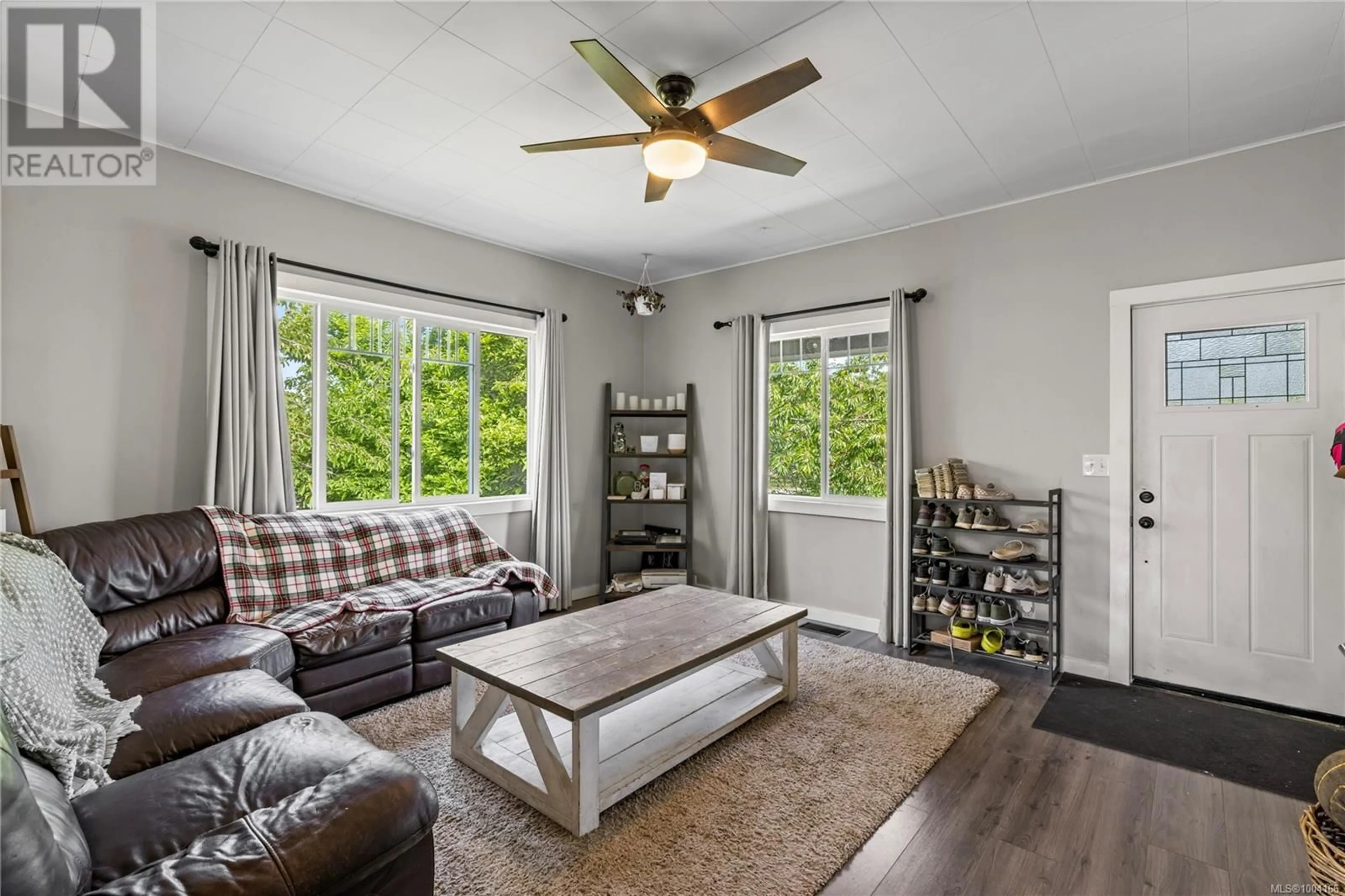 Living room with furniture, unknown for 440 3RD AVENUE, Ladysmith British Columbia V9G1A7