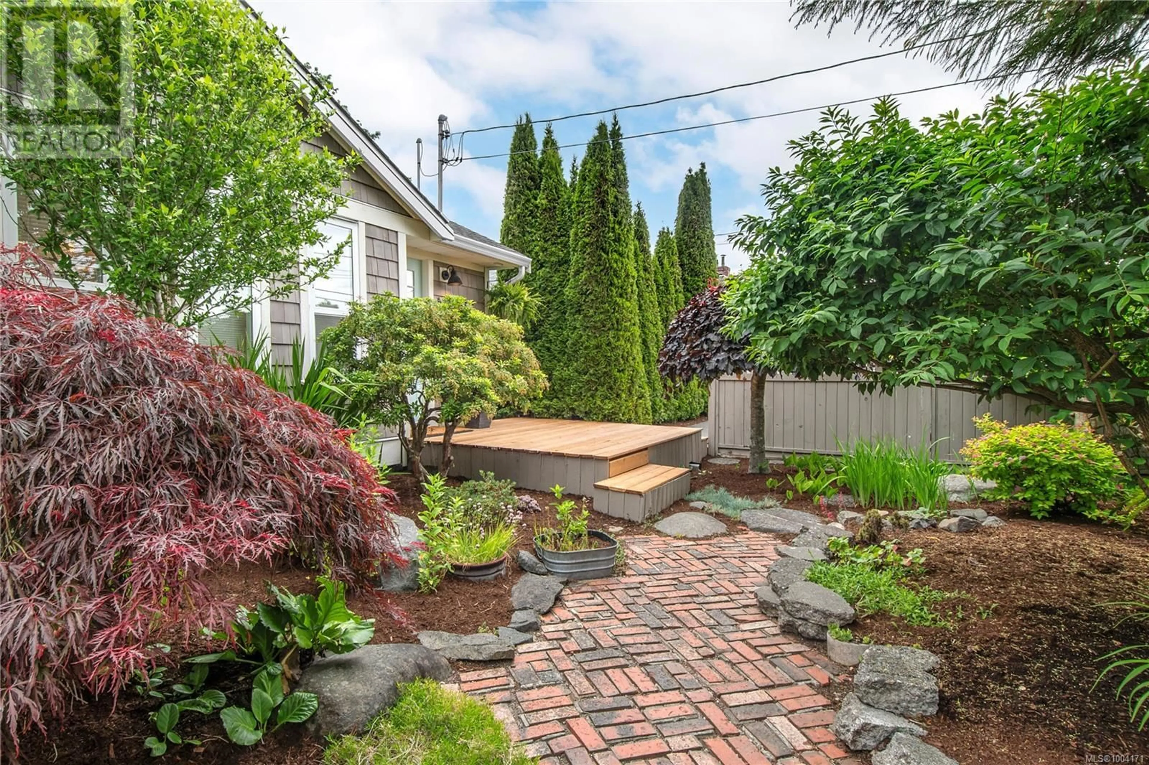 Patio, street for 470 6TH AVENUE, Campbell River British Columbia V9W3Z3