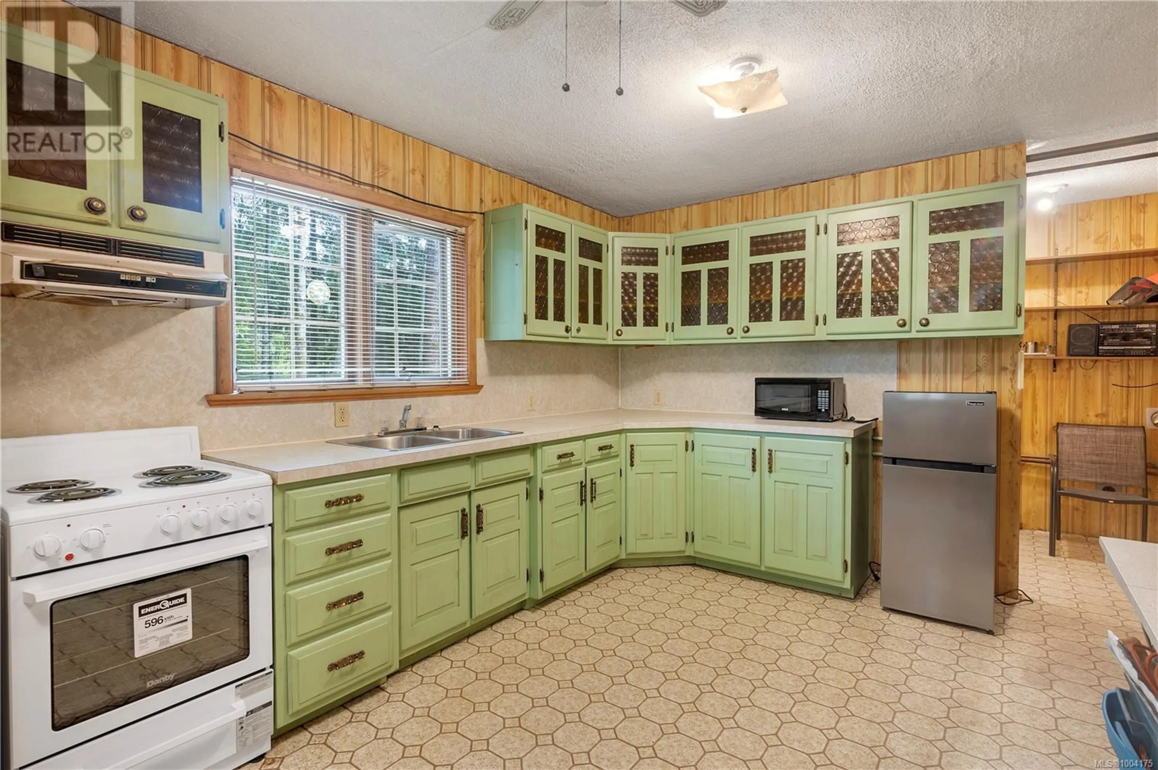Standard kitchen, ceramic/tile floor for 413 CAPE MUDGE ROAD, Quadra Island British Columbia V0P1N0