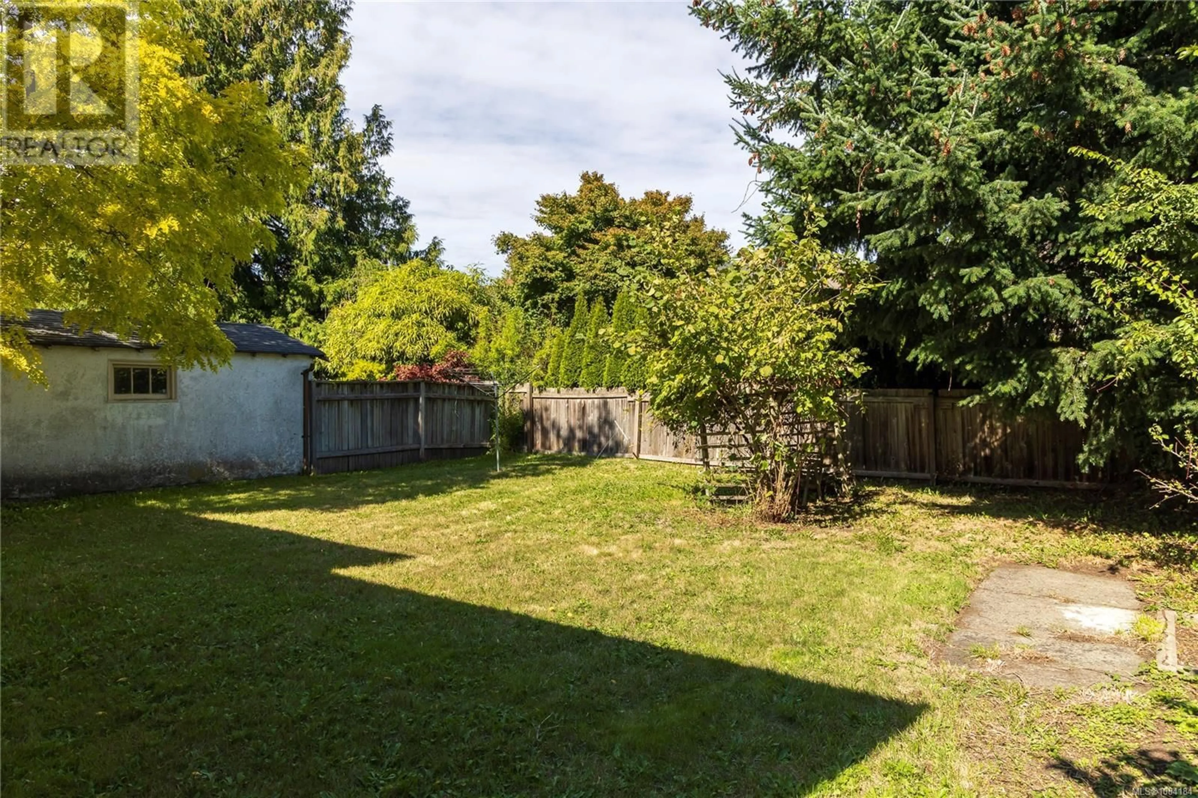 A pic from outside/outdoor area/front of a property/back of a property/a pic from drone, street for 2030 MEADOW PLACE, Oak Bay British Columbia V8R1R3