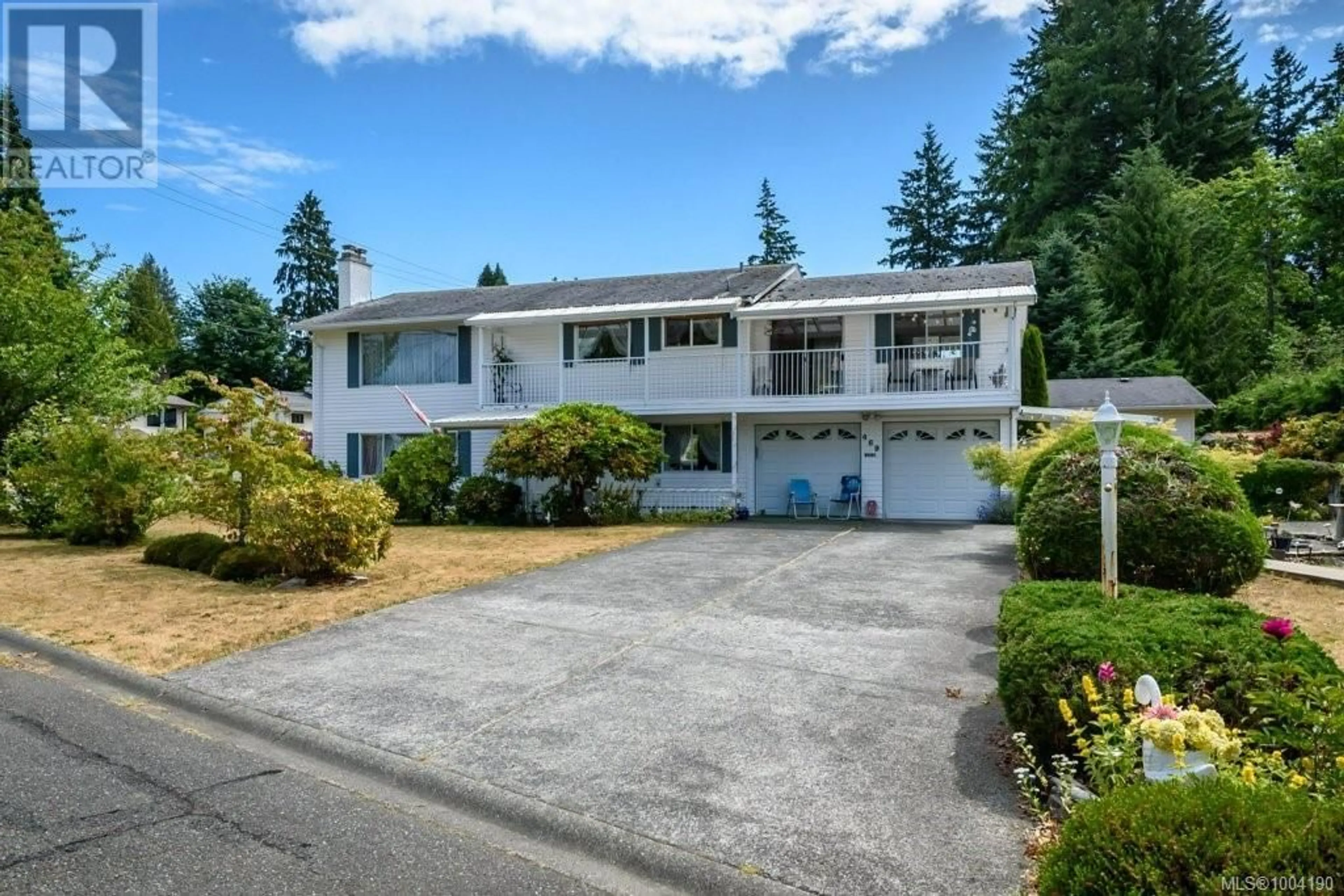 Home with vinyl exterior material, street for 469 WOODS AVENUE, Courtenay British Columbia V9N3Y9