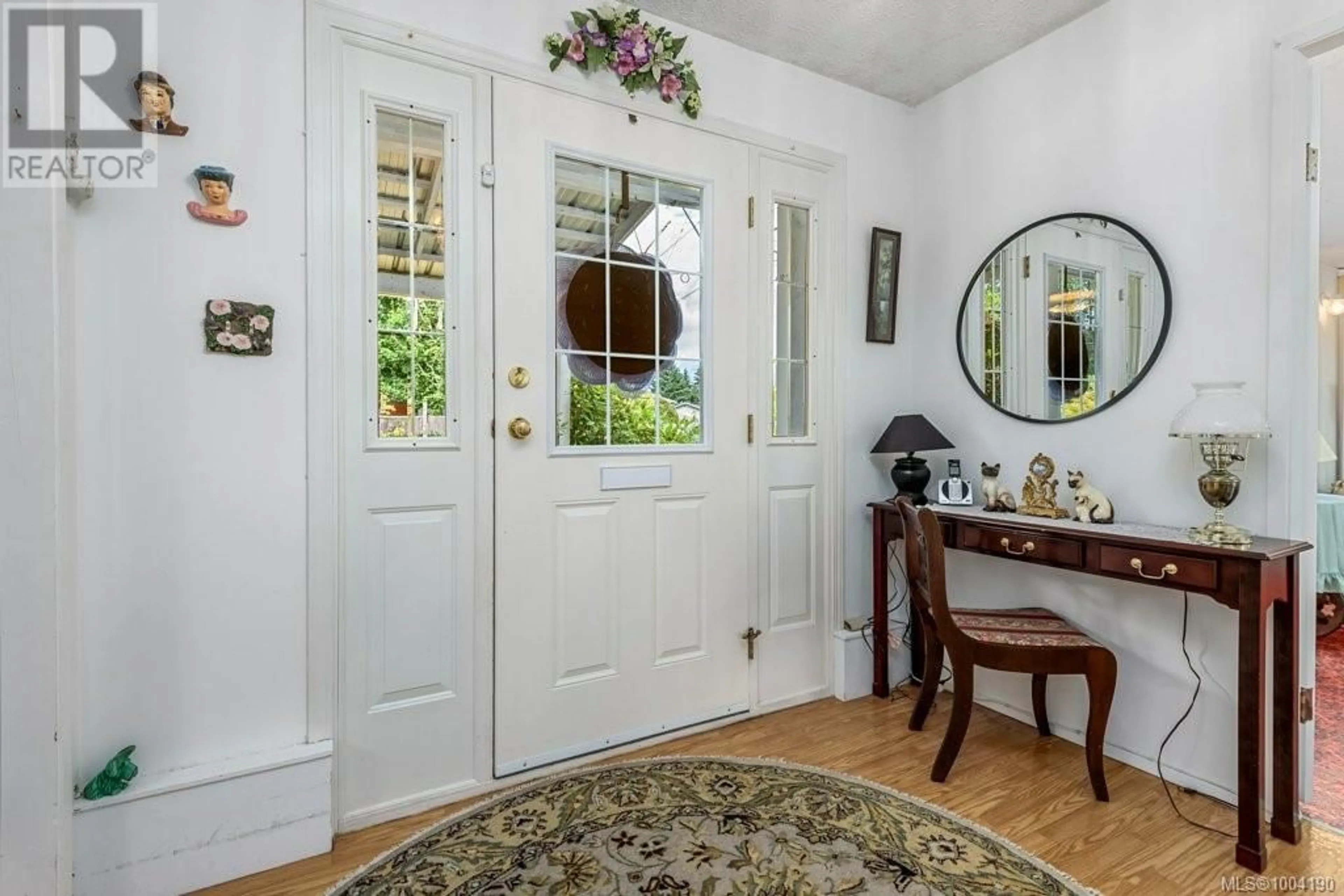 Indoor entryway for 469 WOODS AVENUE, Courtenay British Columbia V9N3Y9