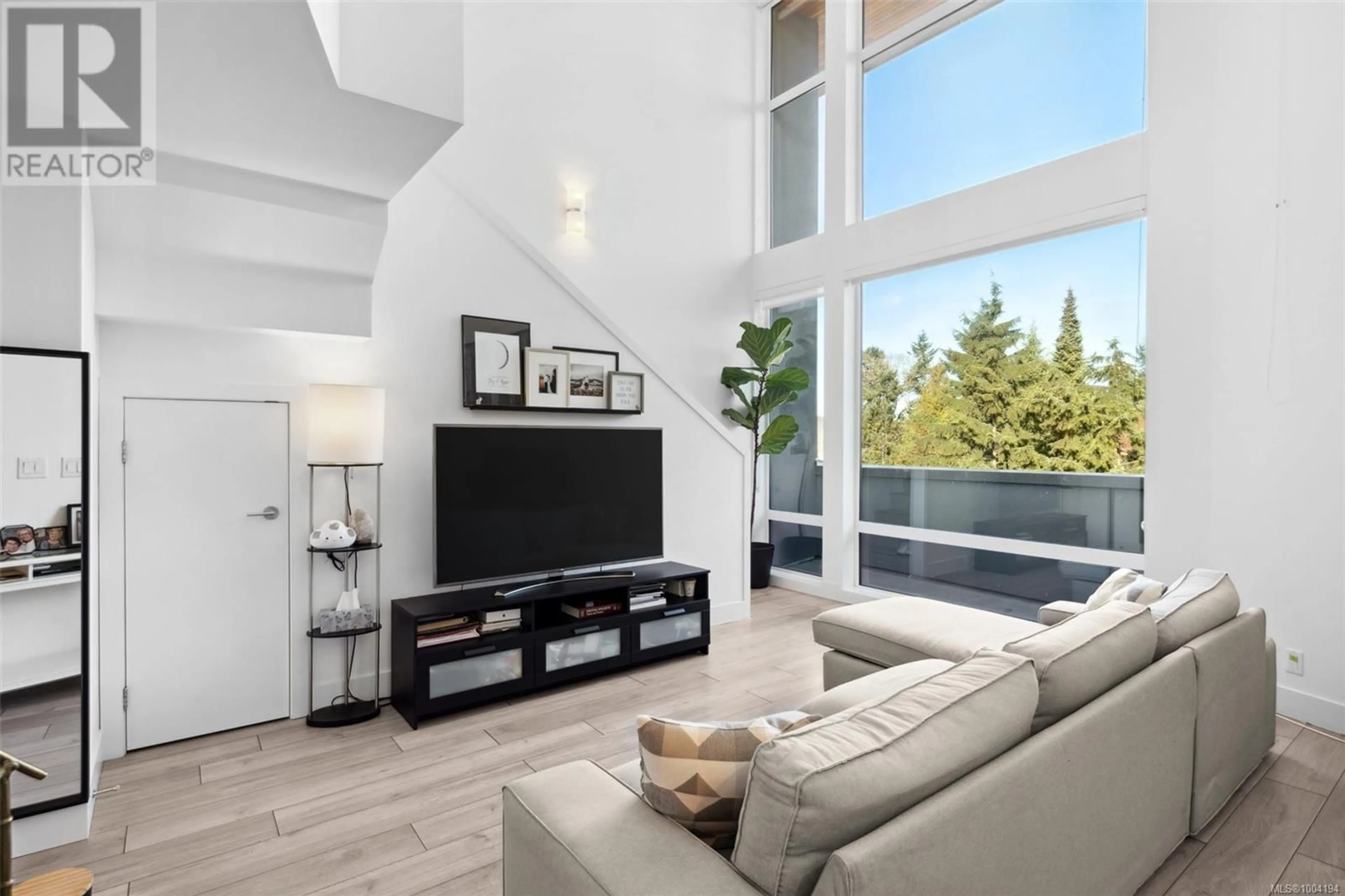 Living room with furniture, unknown for 413 - 991 MCKENZIE AVENUE, Saanich British Columbia V8X0B5