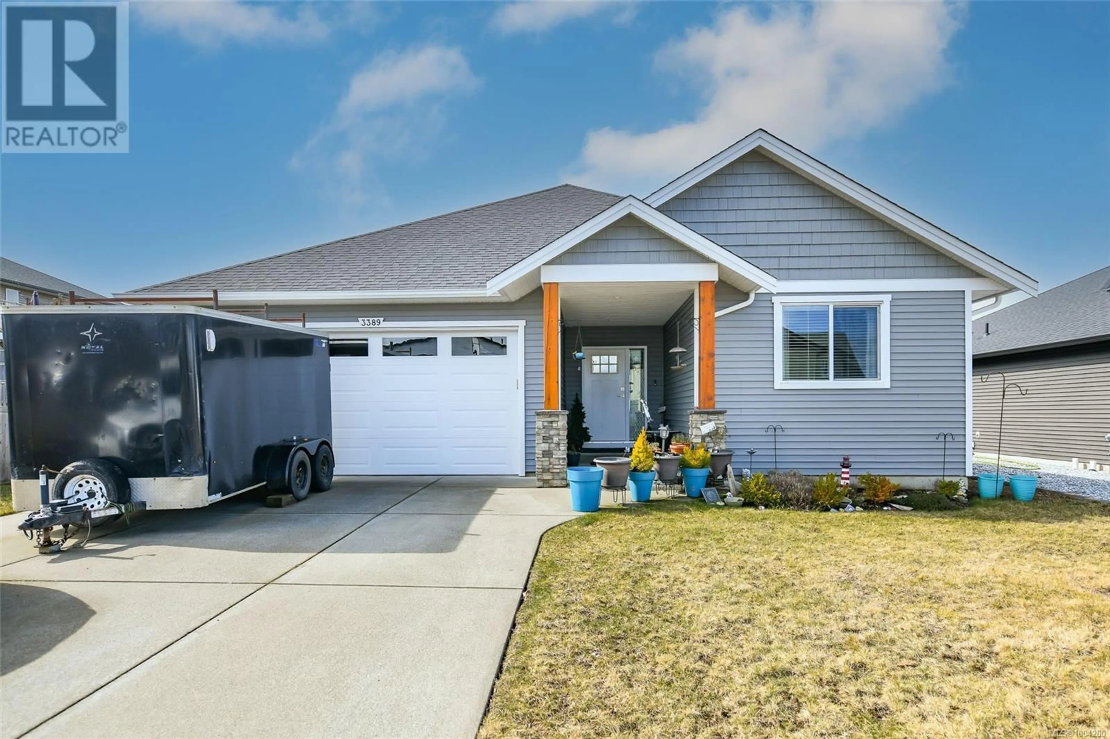 Home with vinyl exterior material, street for 3389 BOLTON STREET, Cumberland British Columbia V0R1S0