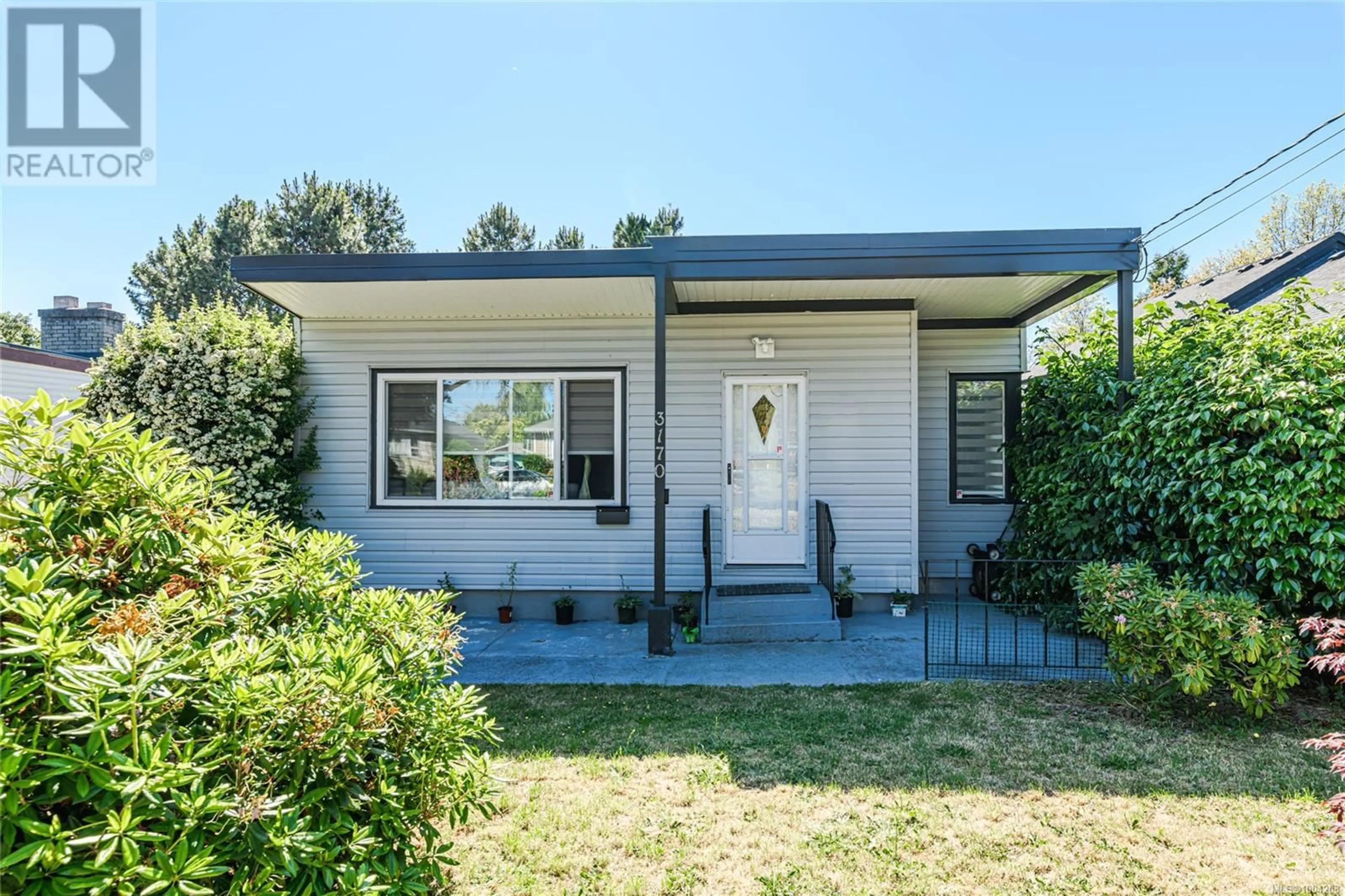 Home with vinyl exterior material, street for 3170 ALDER STREET, Victoria British Columbia V8X1N8