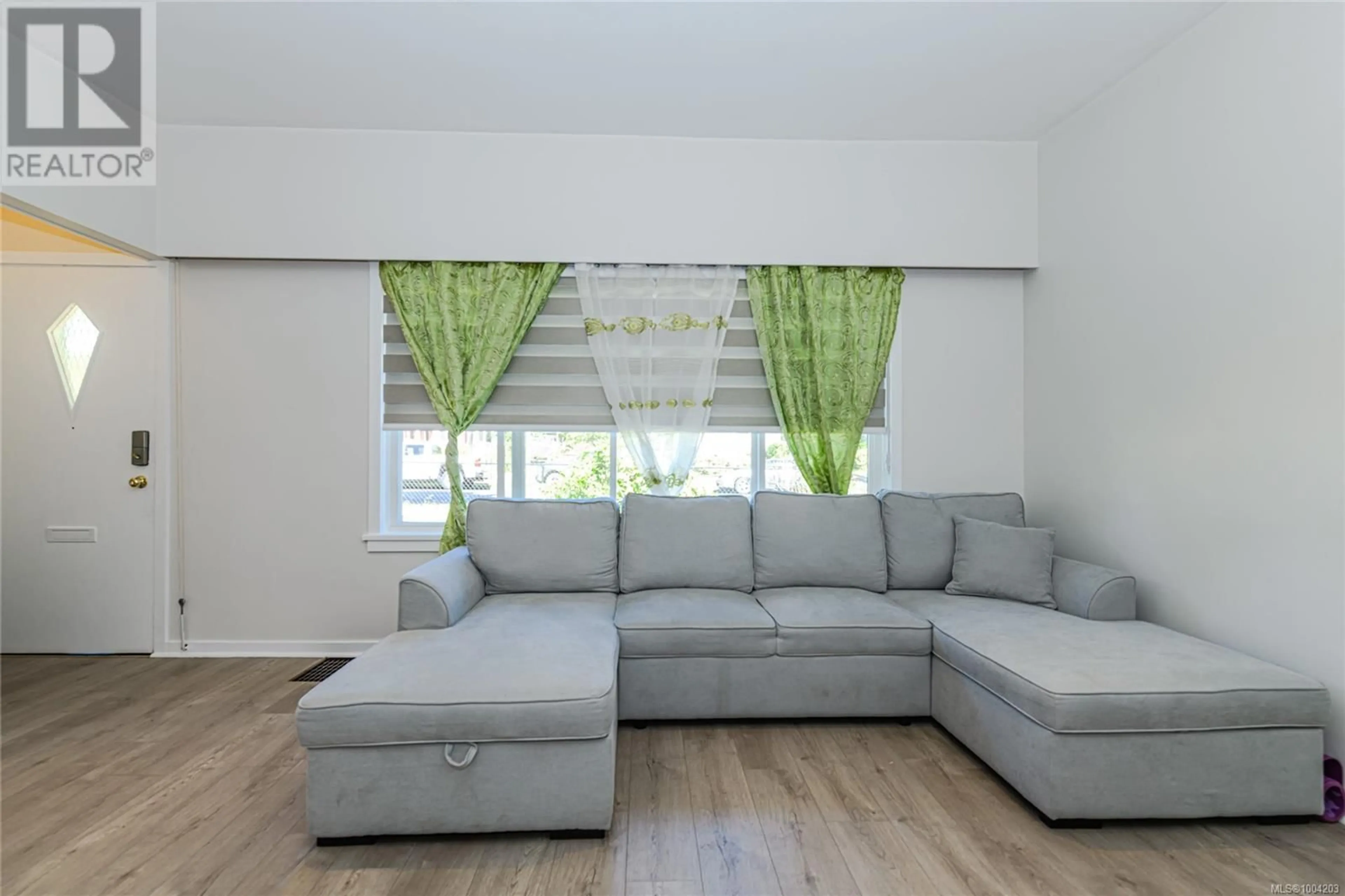Living room with furniture, unknown for 3170 ALDER STREET, Victoria British Columbia V8X1N8