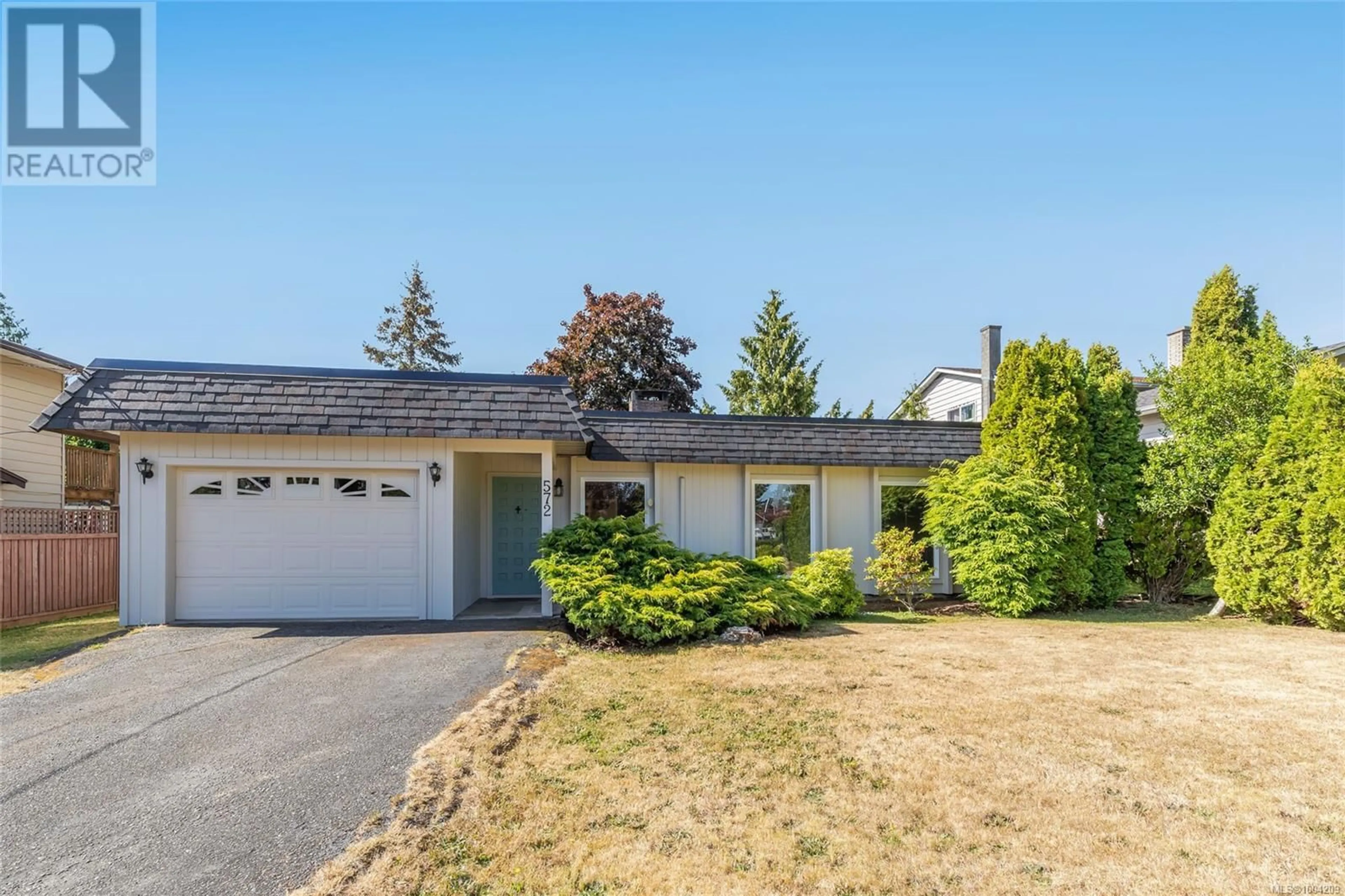 Home with vinyl exterior material, street for 572 MORISON AVENUE, Parksville British Columbia V9P1H4