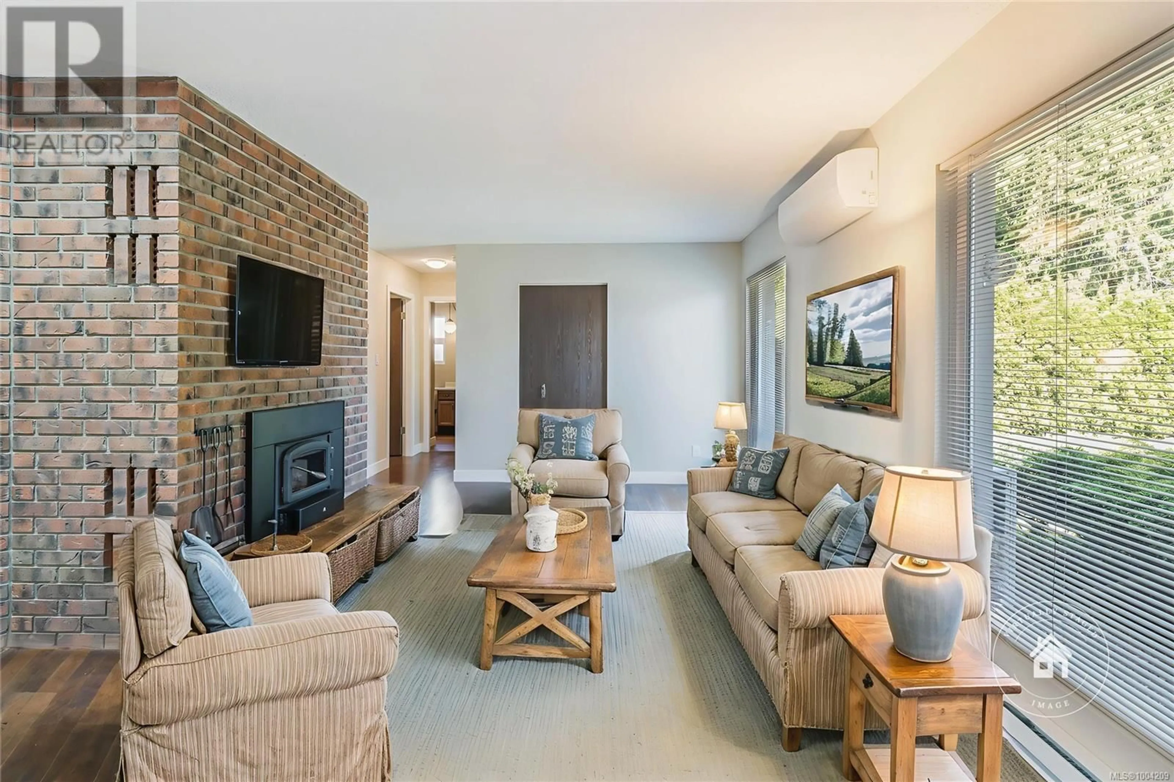 Living room with furniture, unknown for 572 MORISON AVENUE, Parksville British Columbia V9P1H4