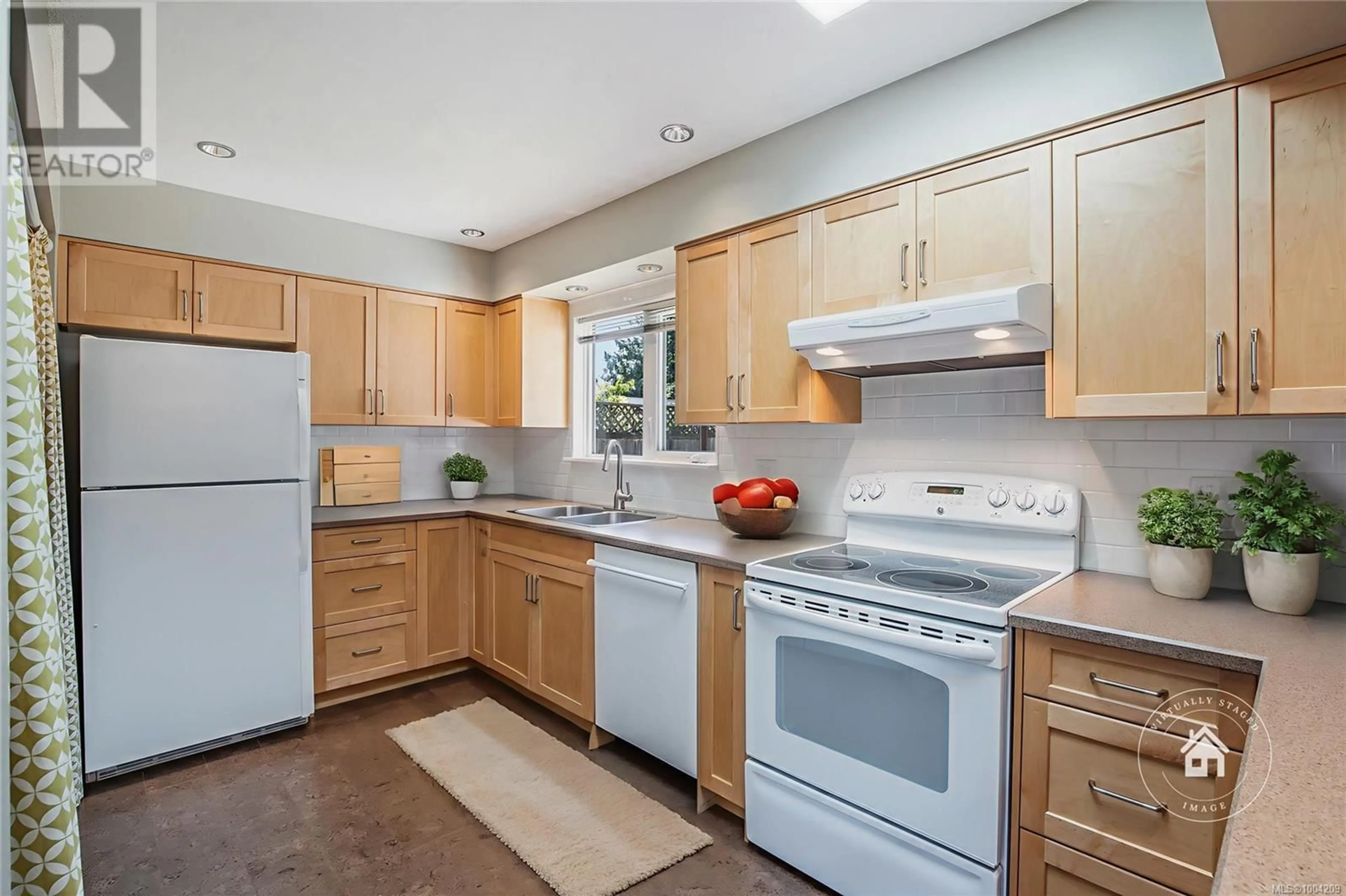 Standard kitchen, unknown for 572 MORISON AVENUE, Parksville British Columbia V9P1H4