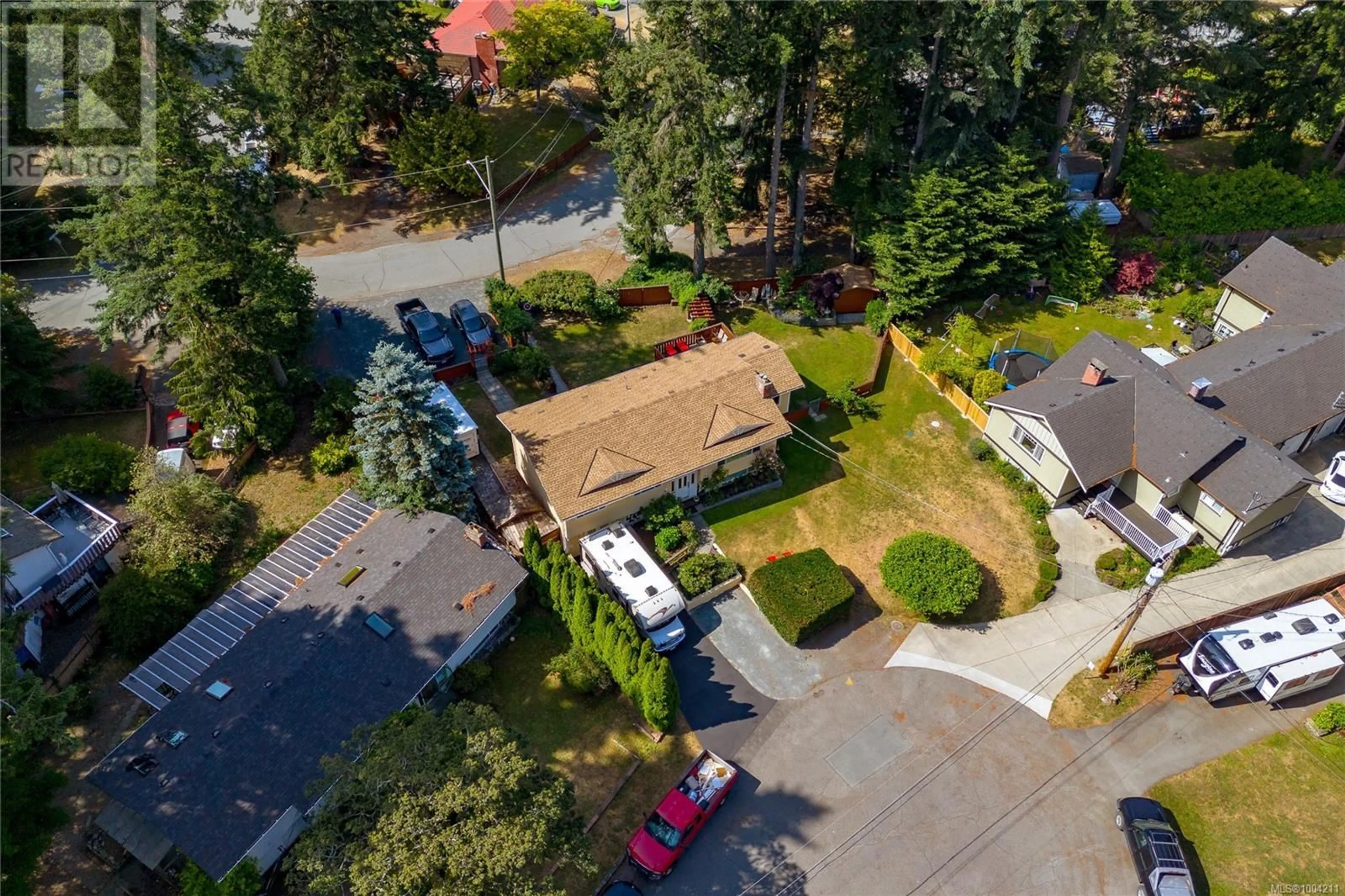 A pic from outside/outdoor area/front of a property/back of a property/a pic from drone, street for 409 RAYNERWOOD PLACE, Colwood British Columbia V9C2B4