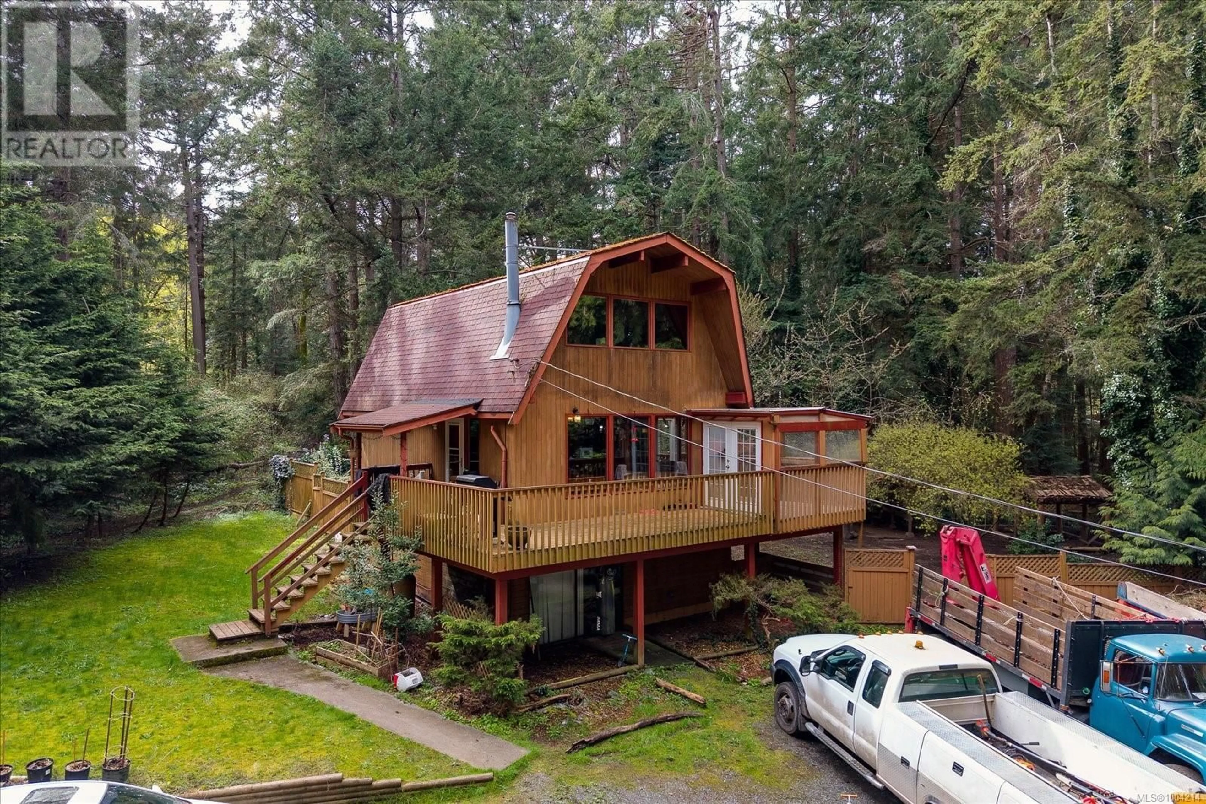 A pic from outside/outdoor area/front of a property/back of a property/a pic from drone, unknown for 1545 WHALEBONE DRIVE, Gabriola Island British Columbia V0R1X5