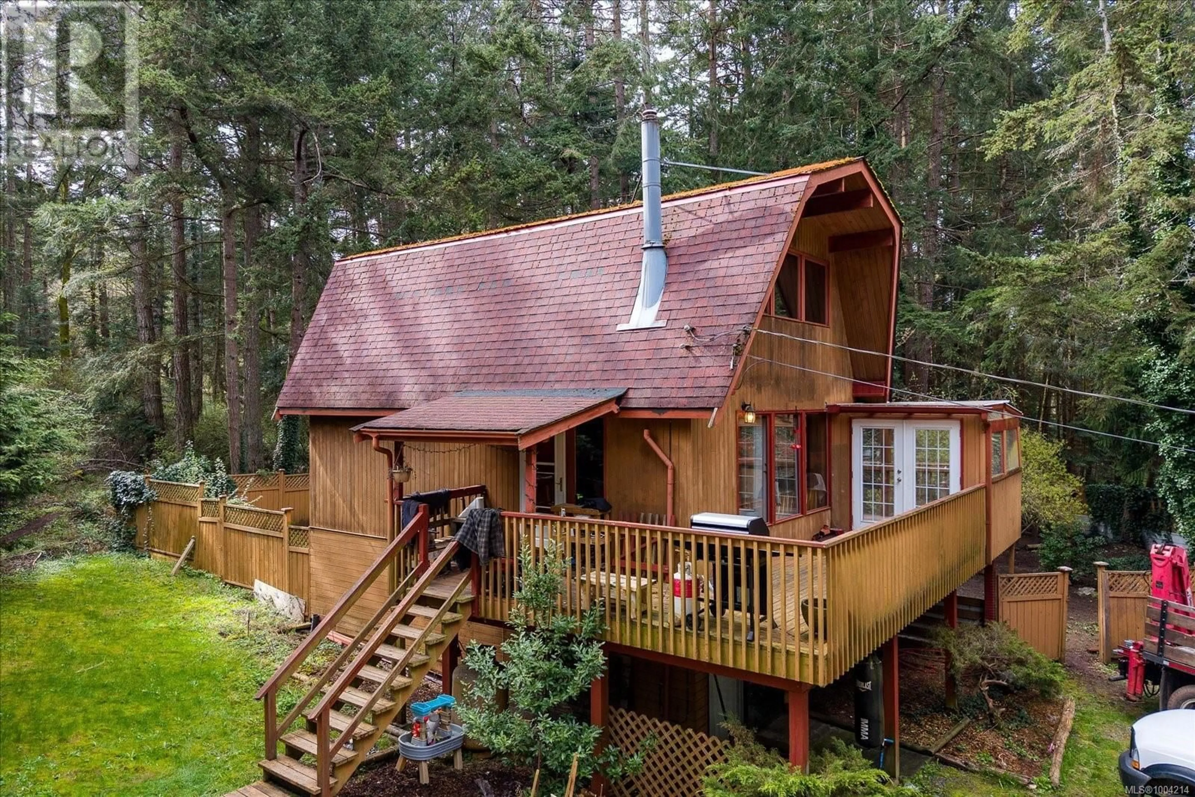 A pic from outside/outdoor area/front of a property/back of a property/a pic from drone, forest/trees view for 1545 WHALEBONE DRIVE, Gabriola Island British Columbia V0R1X5