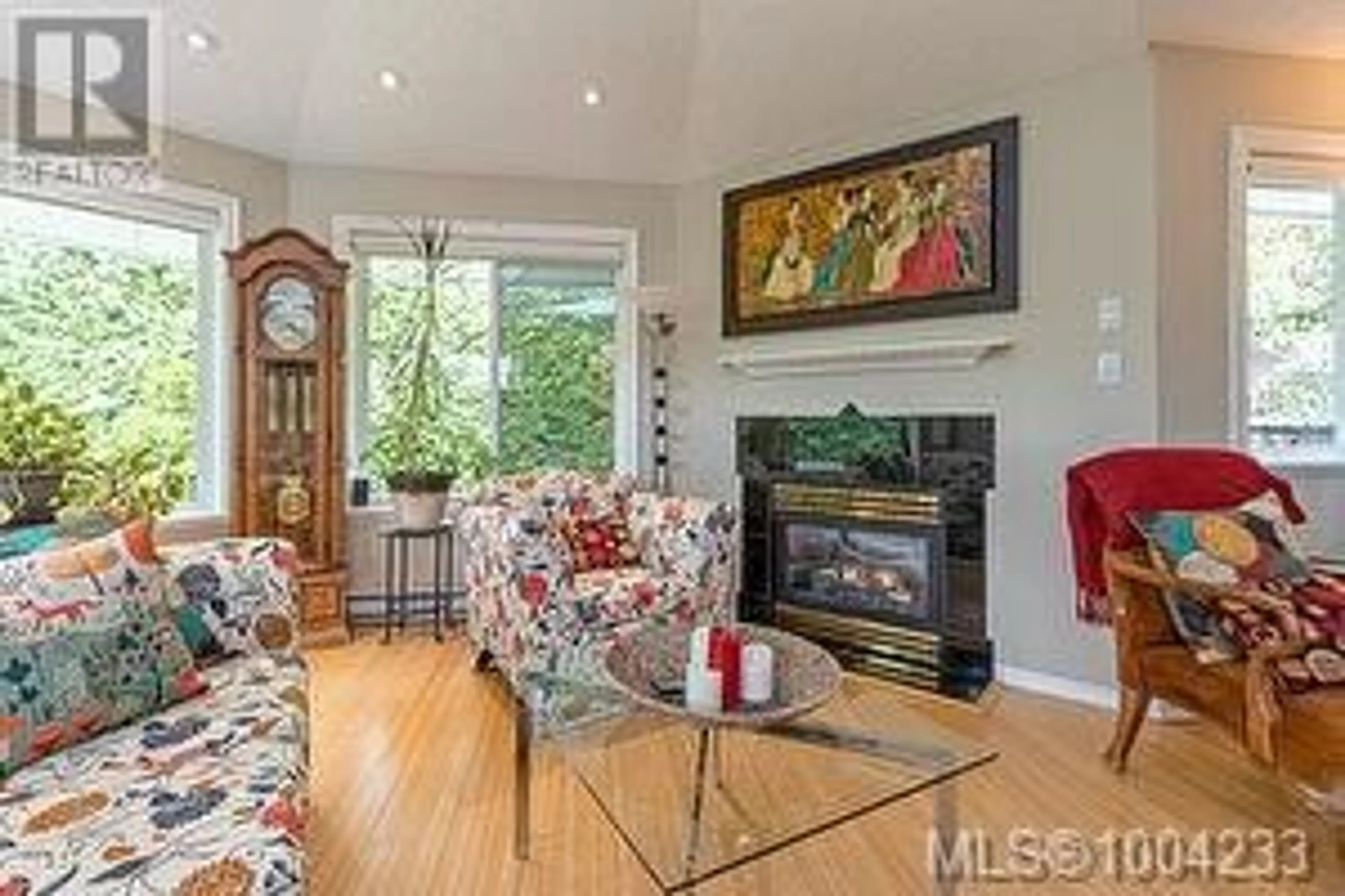 Living room with furniture, wood/laminate floor for 1696 LAILAH'S LOOP EAST, Qualicum Beach British Columbia V9K2S3