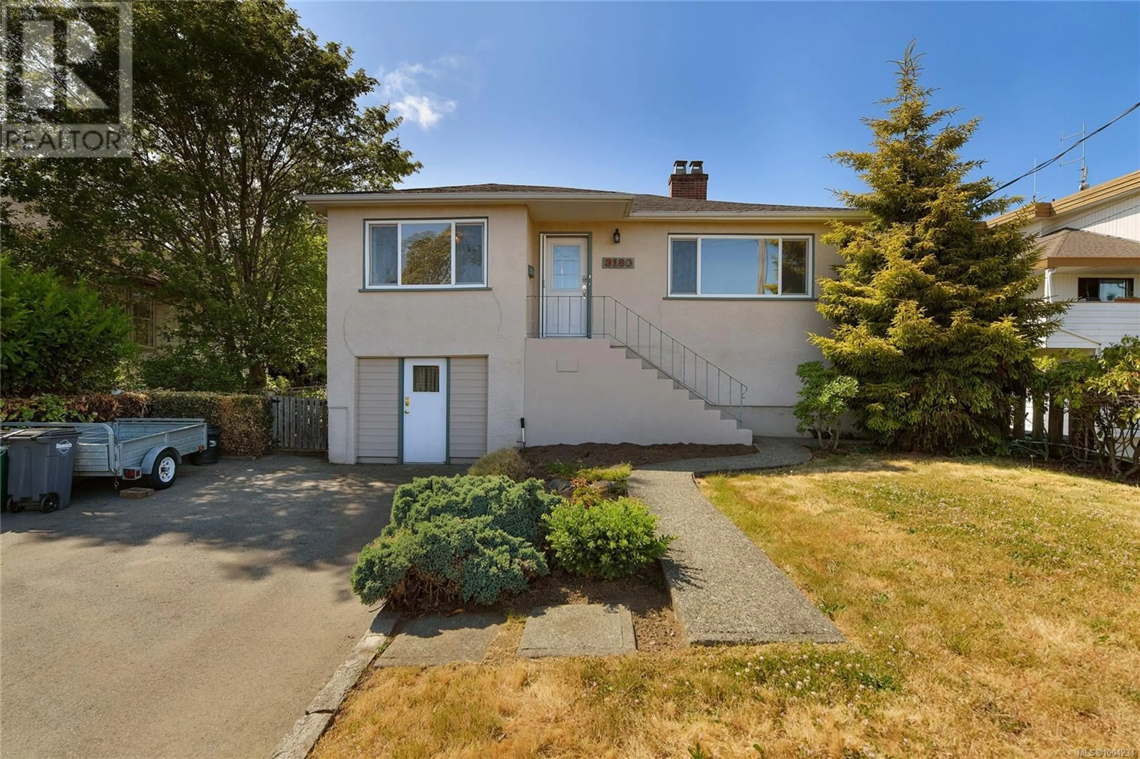 Home with vinyl exterior material, street for 3180 DAVIN STREET, Saanich British Columbia V9A1T9