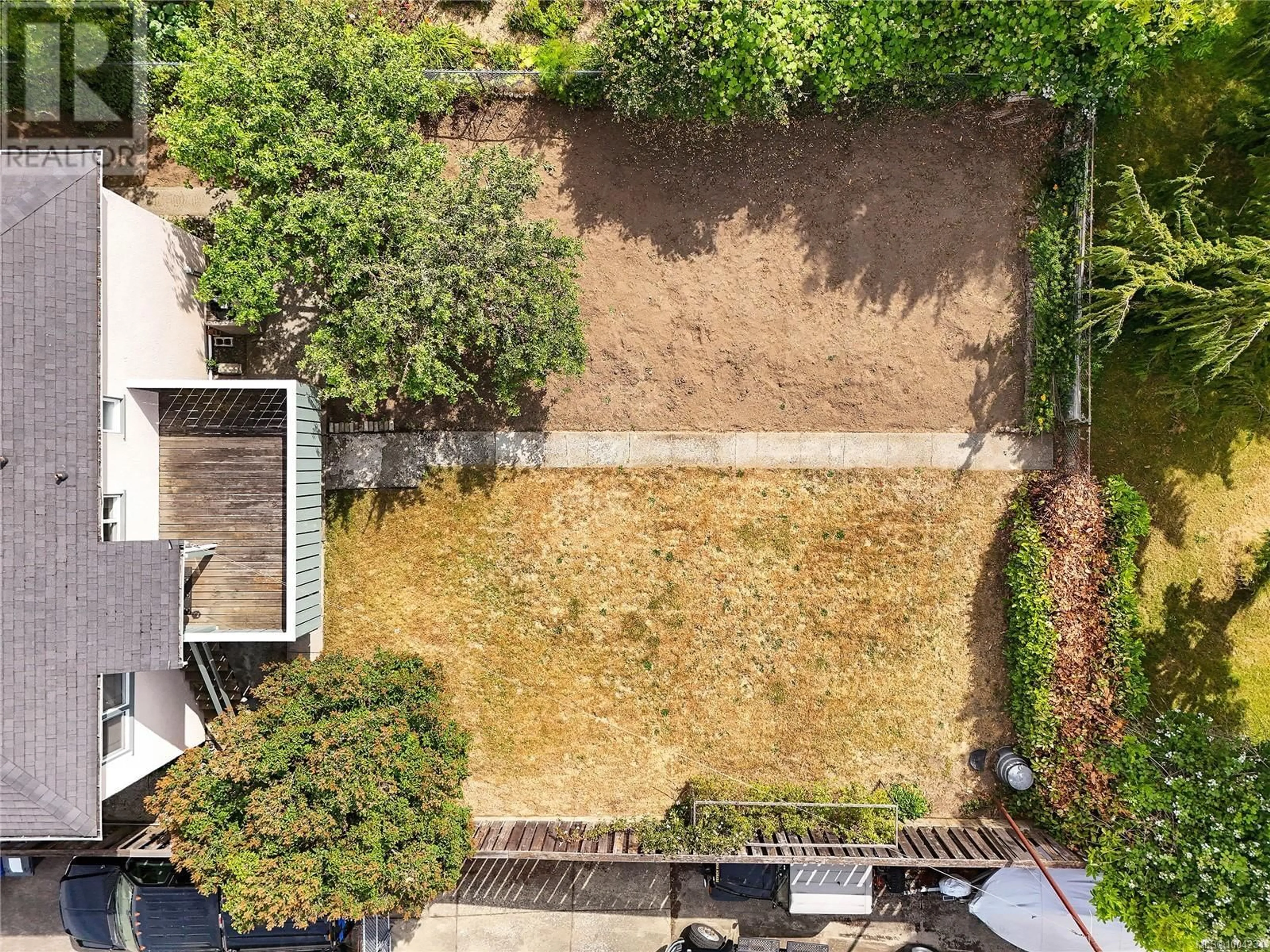 A pic from outside/outdoor area/front of a property/back of a property/a pic from drone, street for 3180 DAVIN STREET, Saanich British Columbia V9A1T9